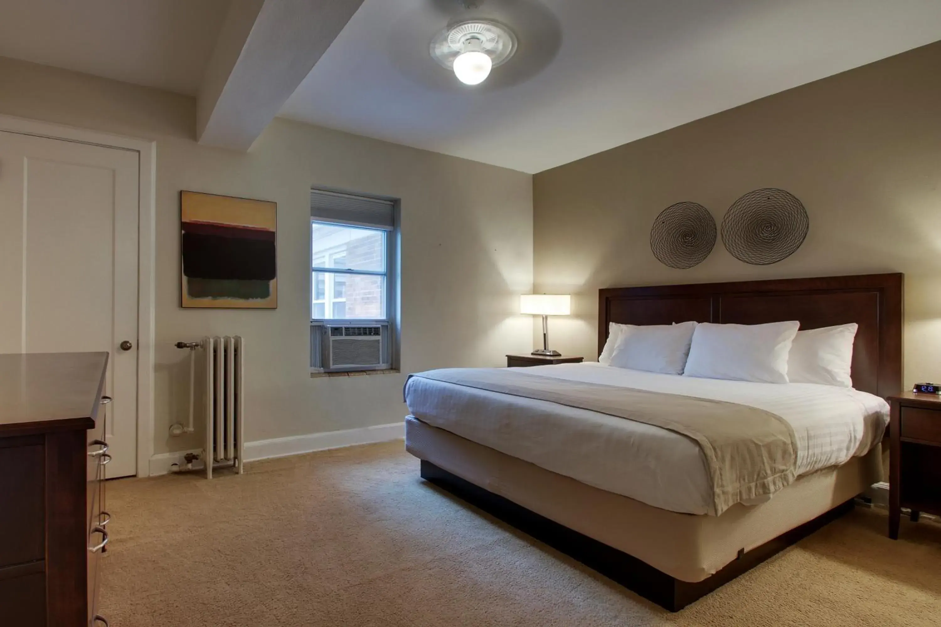 One-Bedroom Suite with Lake View in Knickerbocker on the Lake One-Bedroom Suite with Lake View in Knickerbocker on the Lake