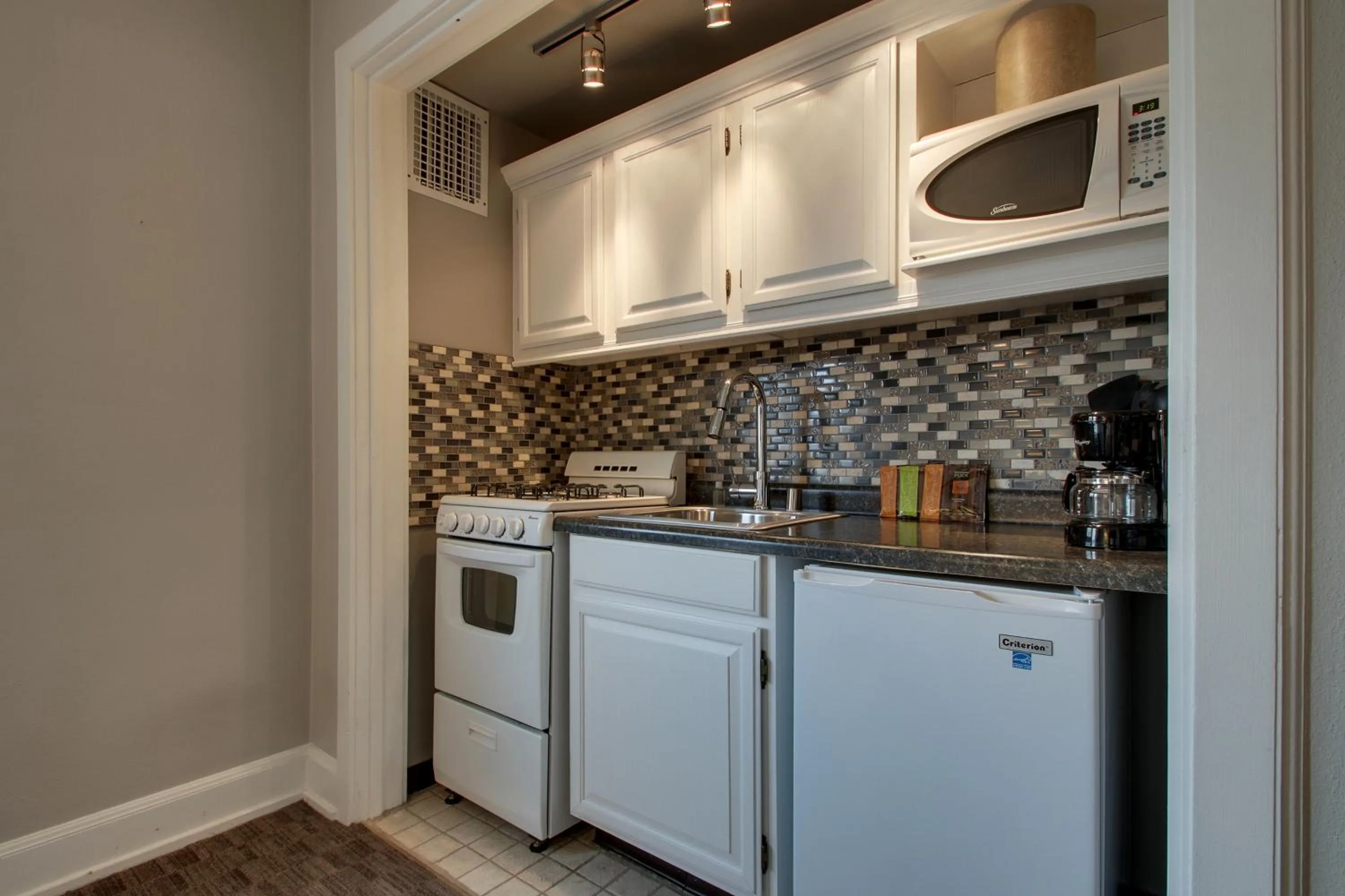 Knickerbocker on the Lake