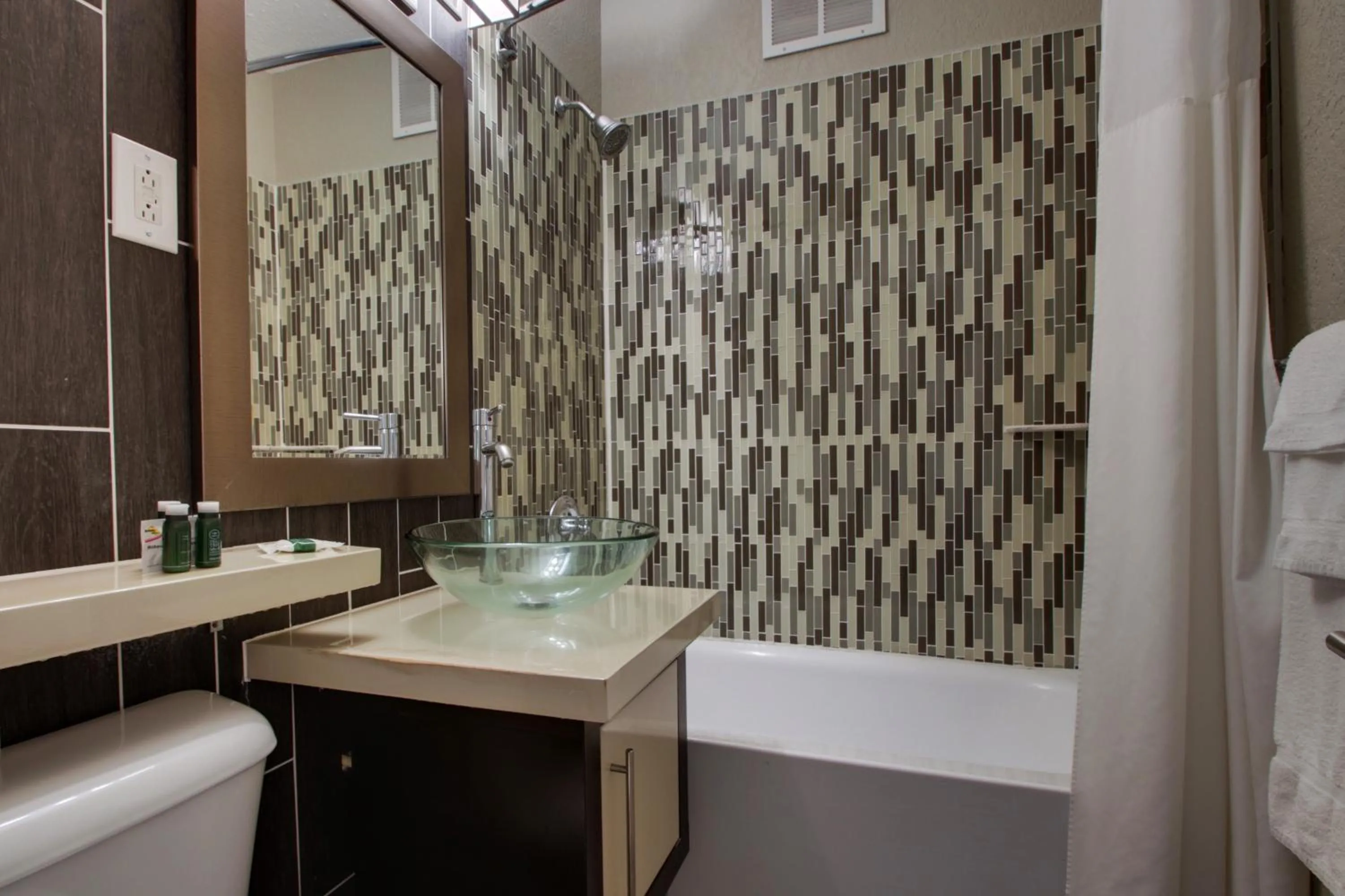 Knickerbocker on the Lake