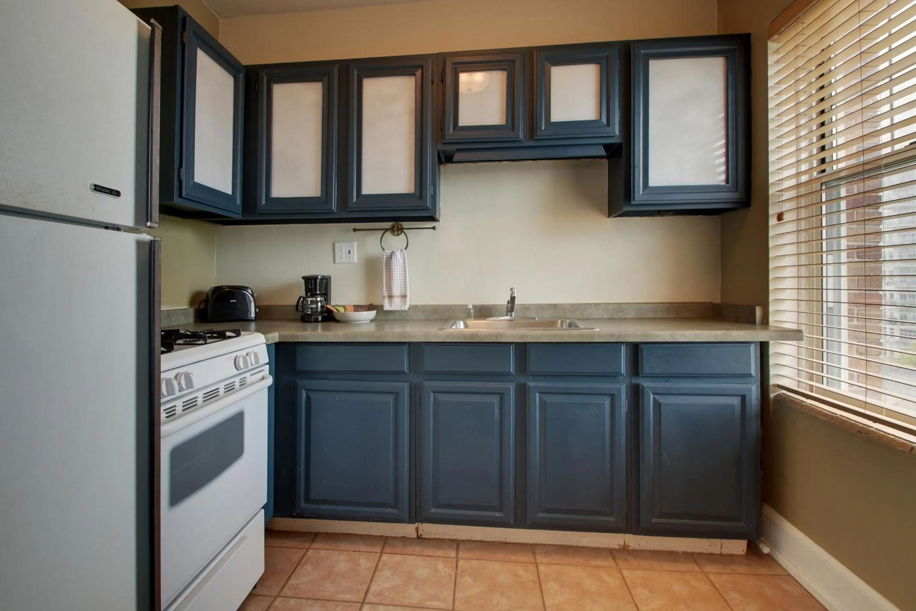 Knickerbocker on the Lake