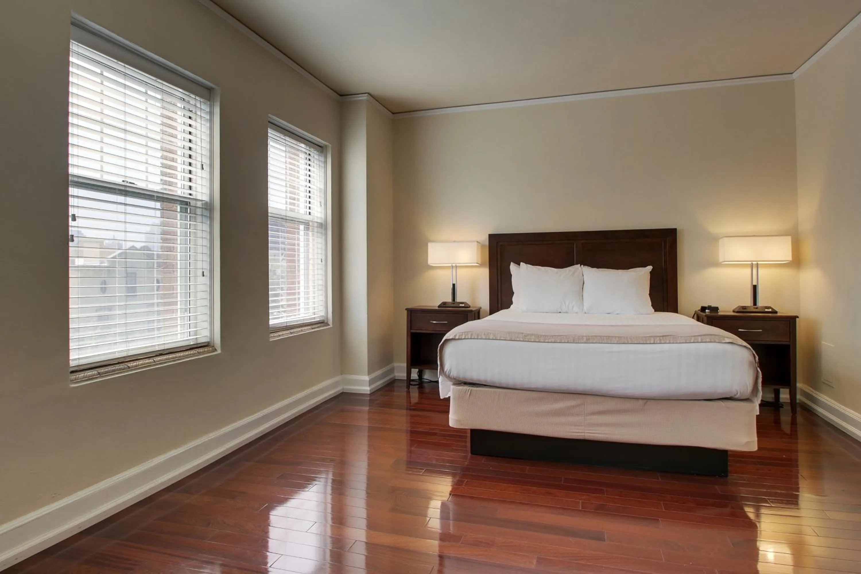 Bed in Knickerbocker on the Lake