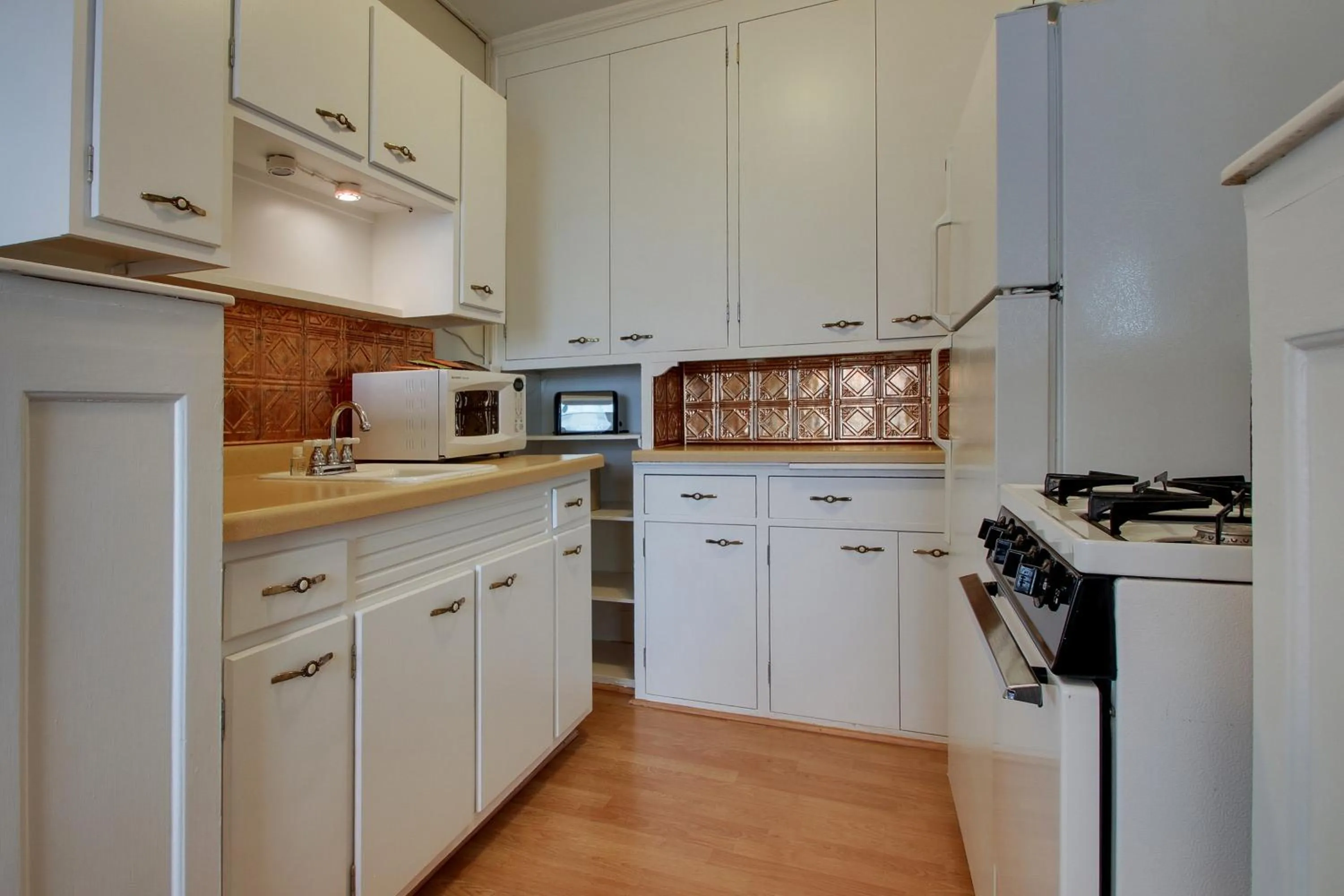 Knickerbocker on the Lake