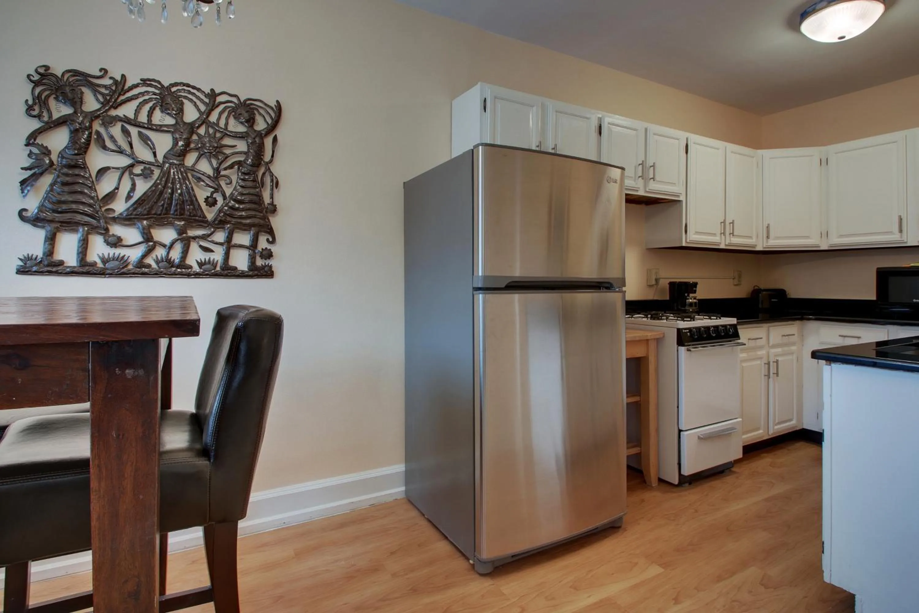 Knickerbocker on the Lake