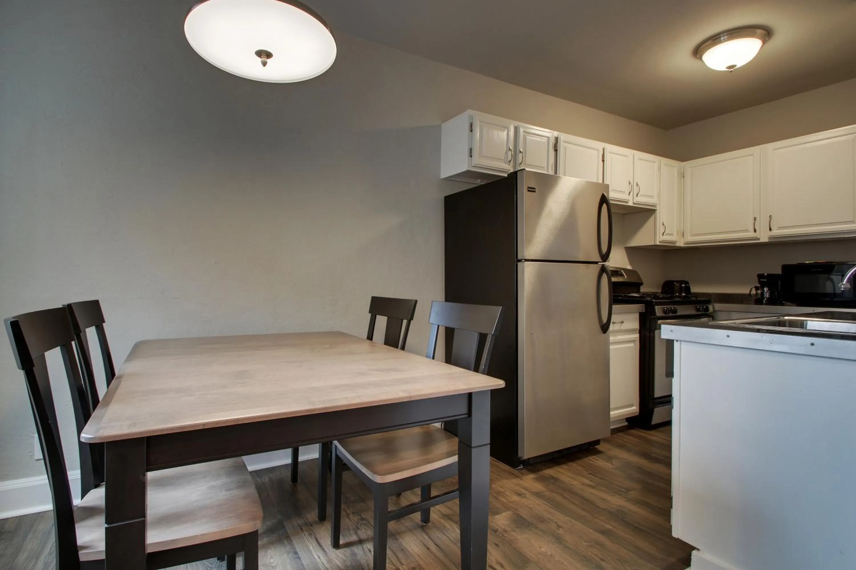 Knickerbocker on the Lake