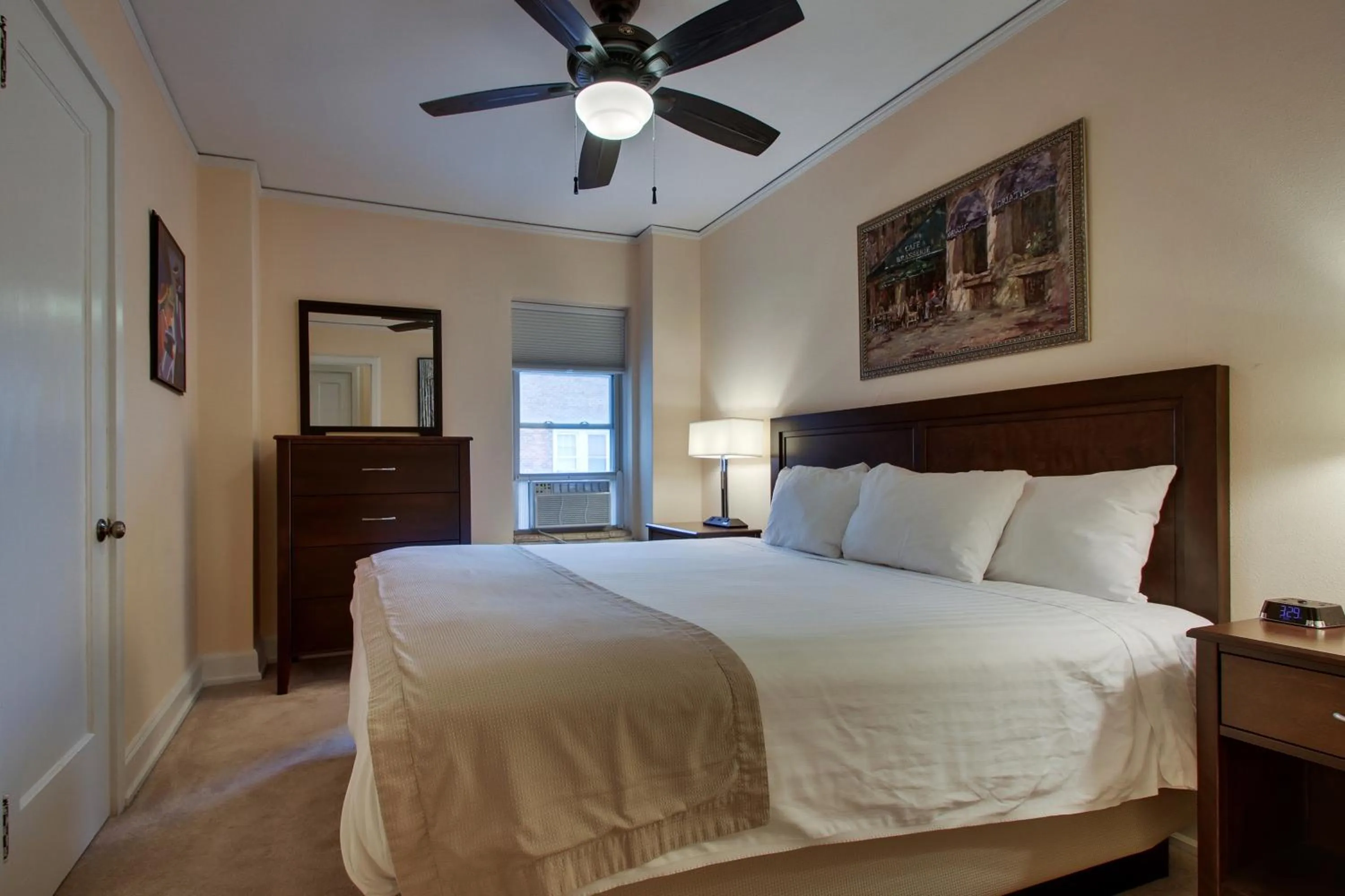 Bed in Knickerbocker on the Lake