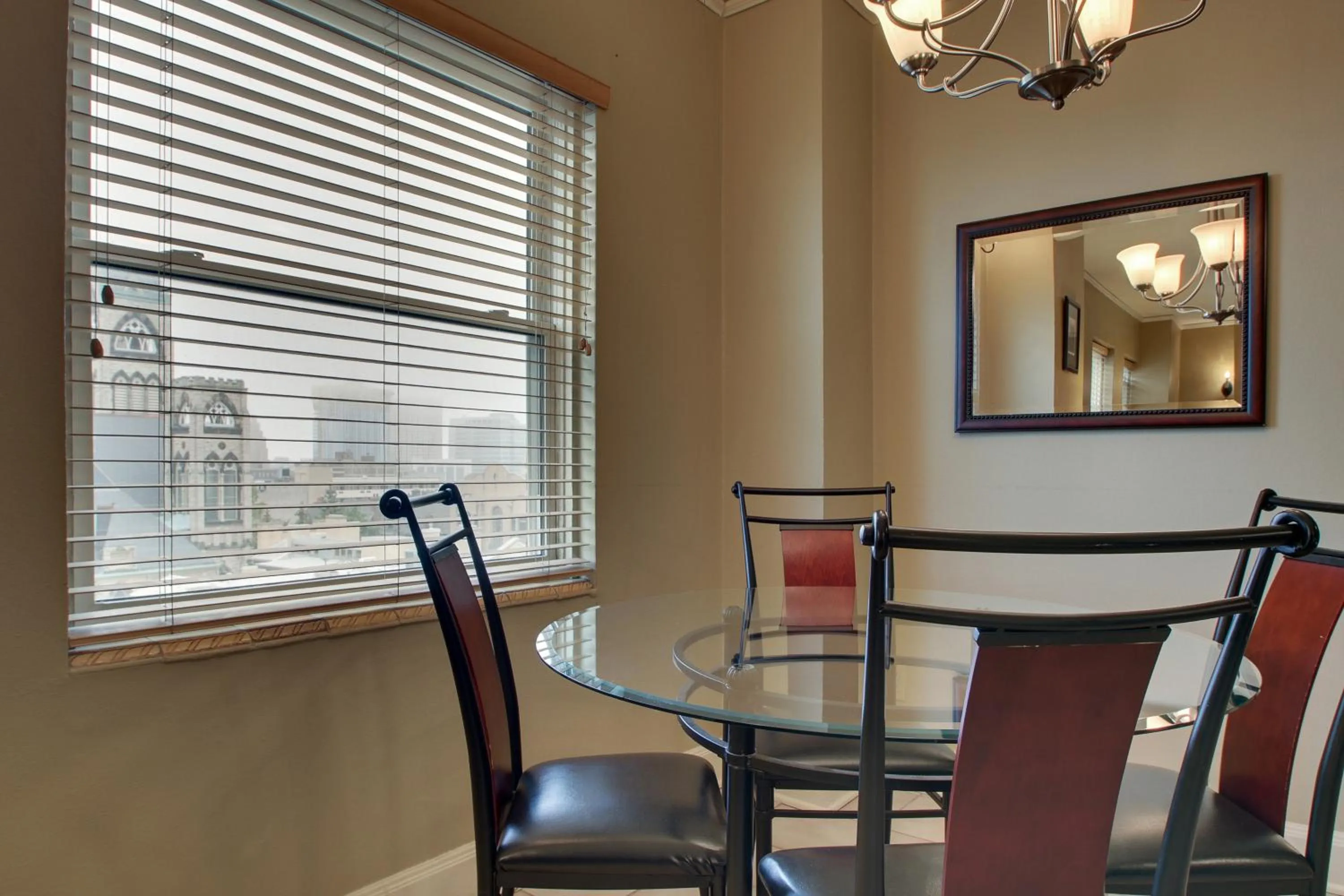 Knickerbocker on the Lake