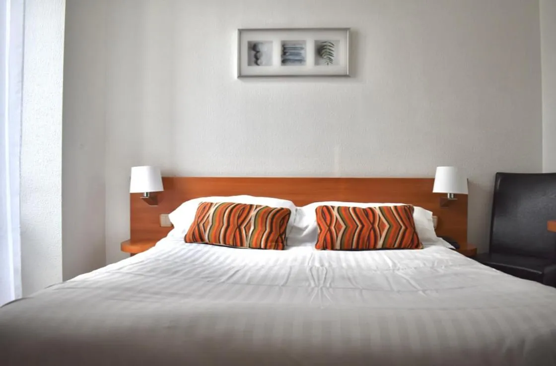 Bed in Hotel Colbert