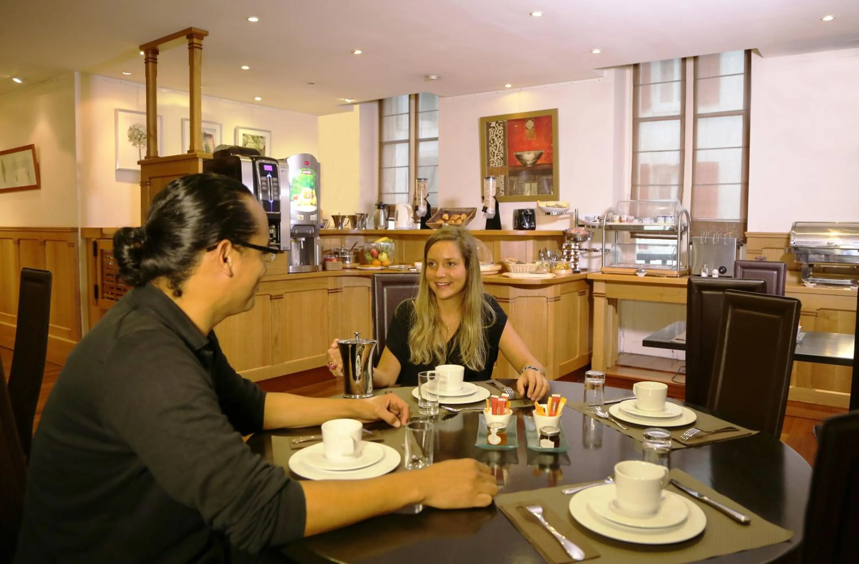 Restaurant/places to eat in Hotel Colbert