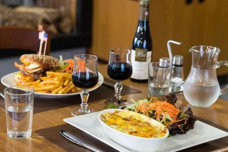 Restaurant/places to eat in The Originals Access, Hôtel Foix Restaurant/places to eat in The Originals Access, Hôtel Foix