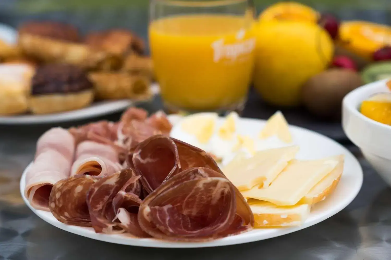 Buffet breakfast in The Originals Access, Hôtel Foix Buffet breakfast in The Originals Access, Hôtel Foix