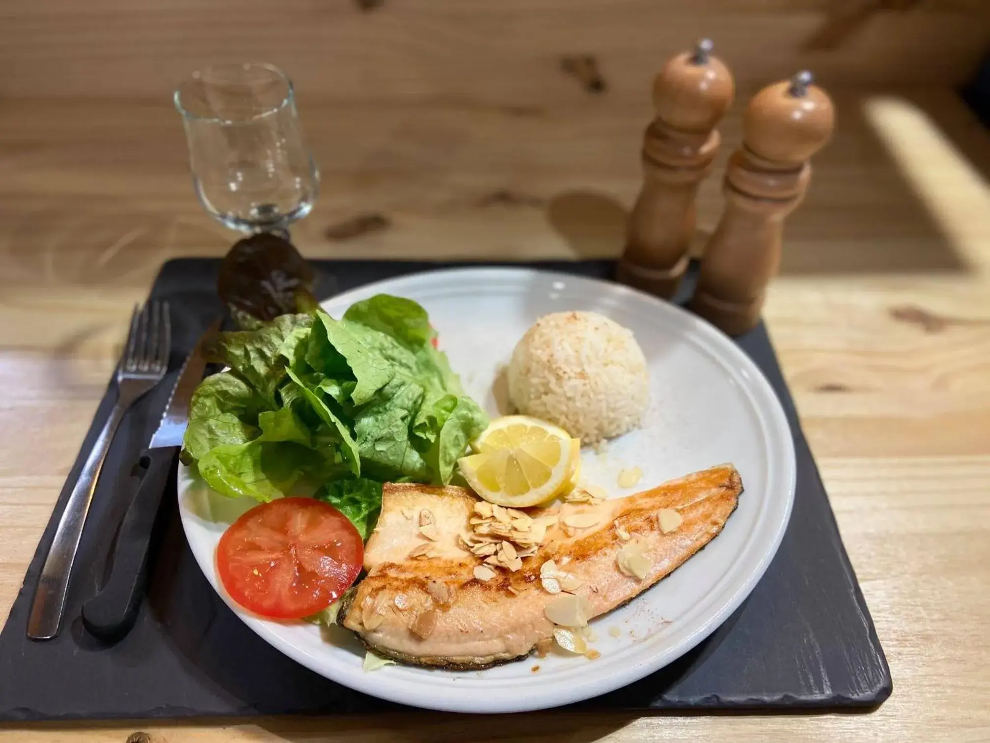 Restaurant/places to eat in The Originals Access, Hôtel Foix Restaurant/places to eat in The Originals Access, Hôtel Foix