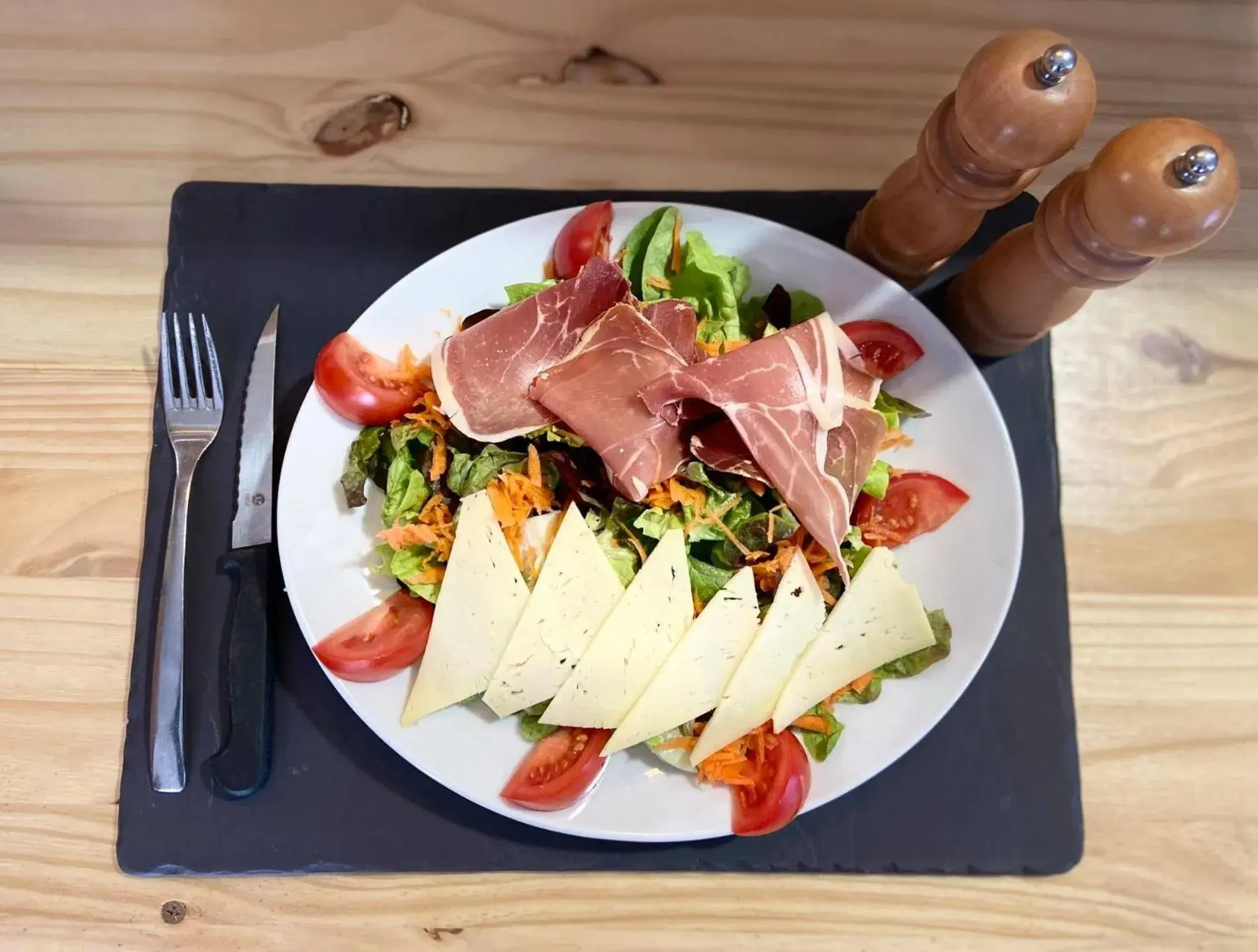 Restaurant/places to eat in The Originals Access, Hôtel Foix Restaurant/places to eat in The Originals Access, Hôtel Foix