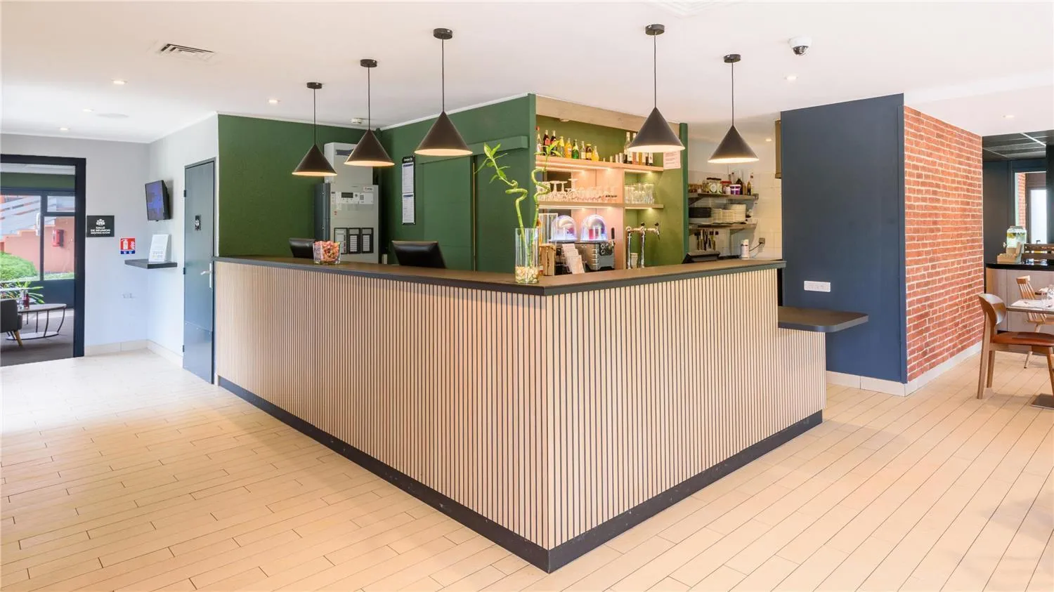 Lobby or reception in Campanile NATURE - Toulouse Nord L'Union