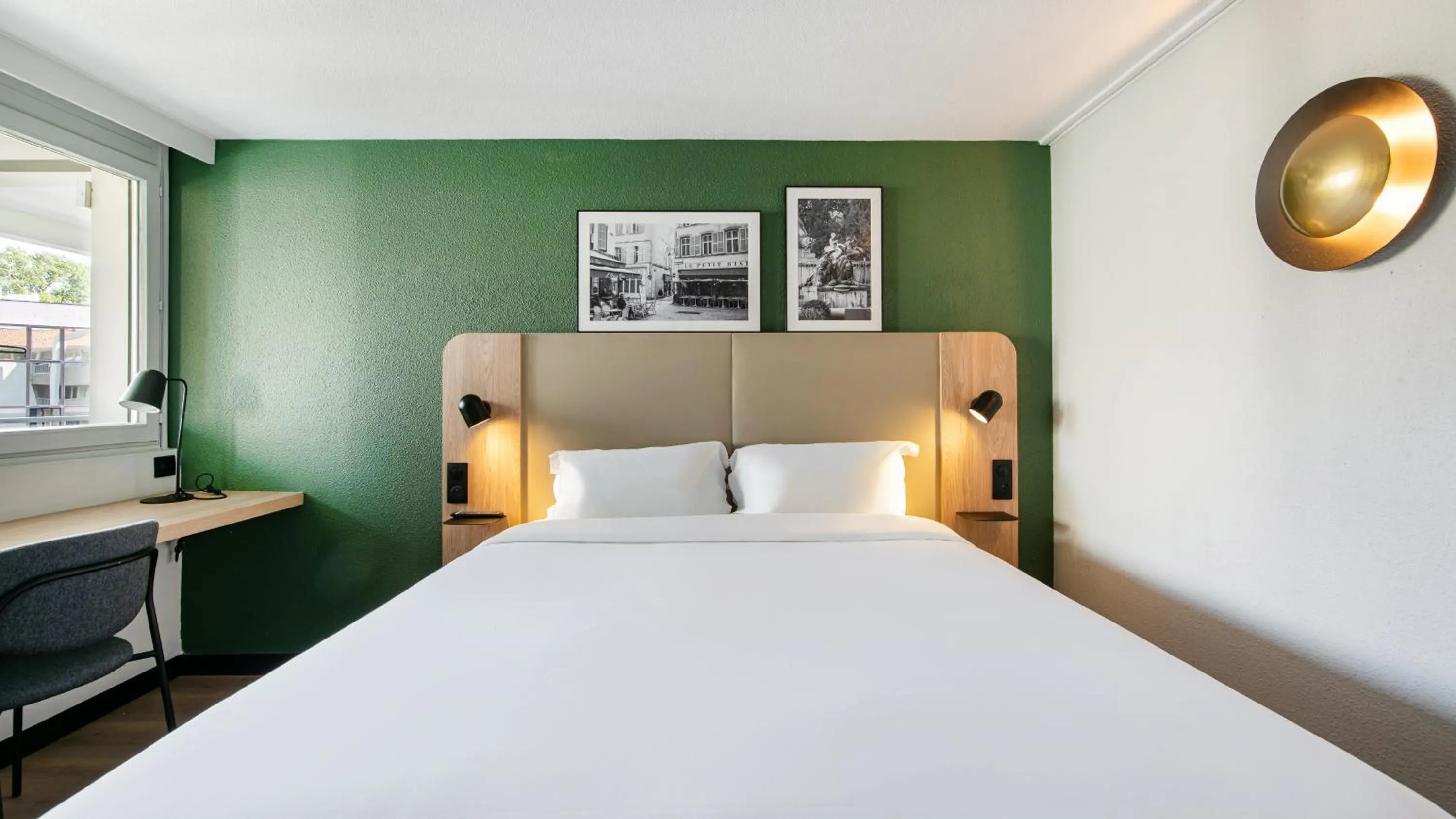 Photo of the whole room, Bed in Campanile NATURE - Toulouse Nord L'Union