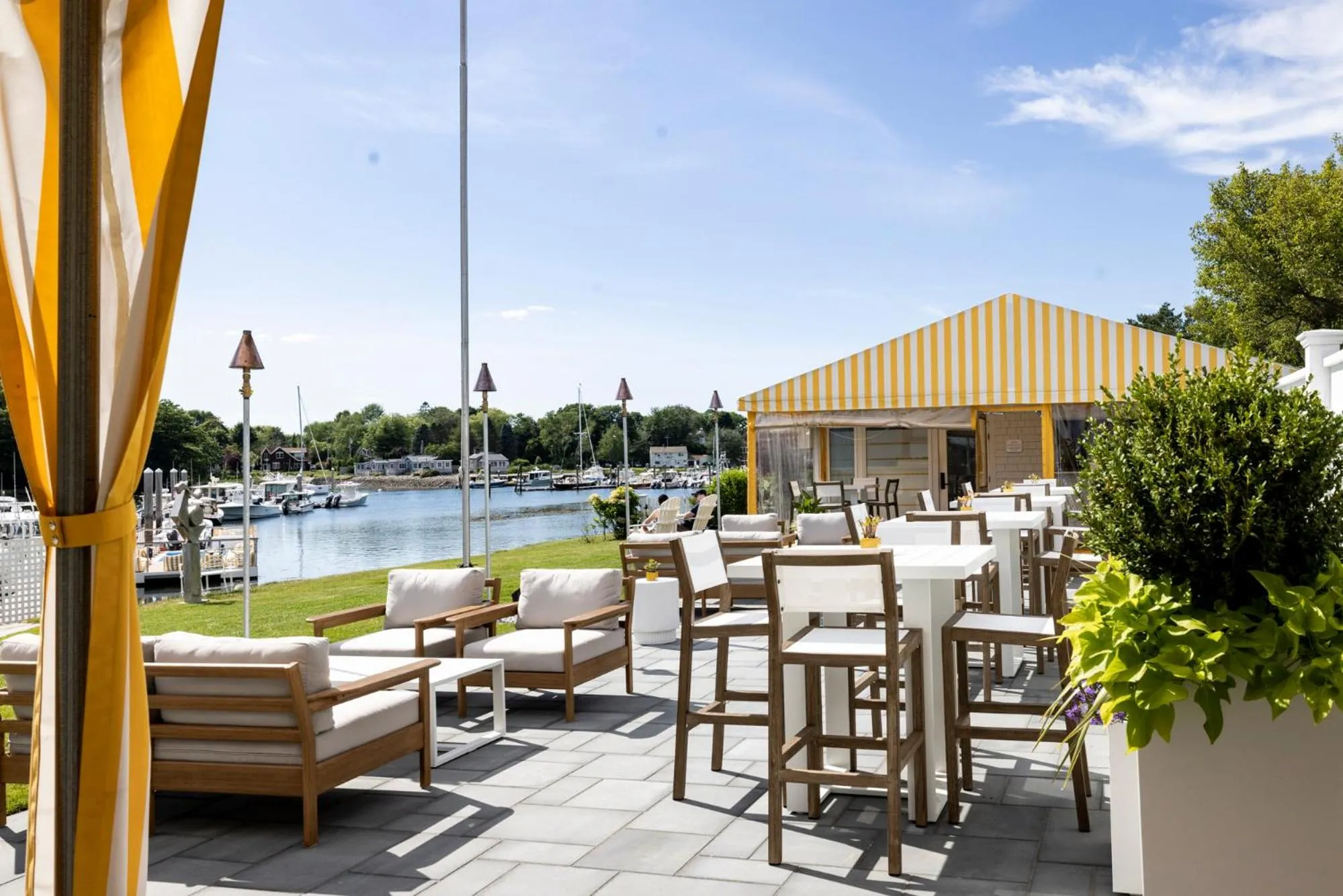 Garden in Yachtsman Lodge & Marina