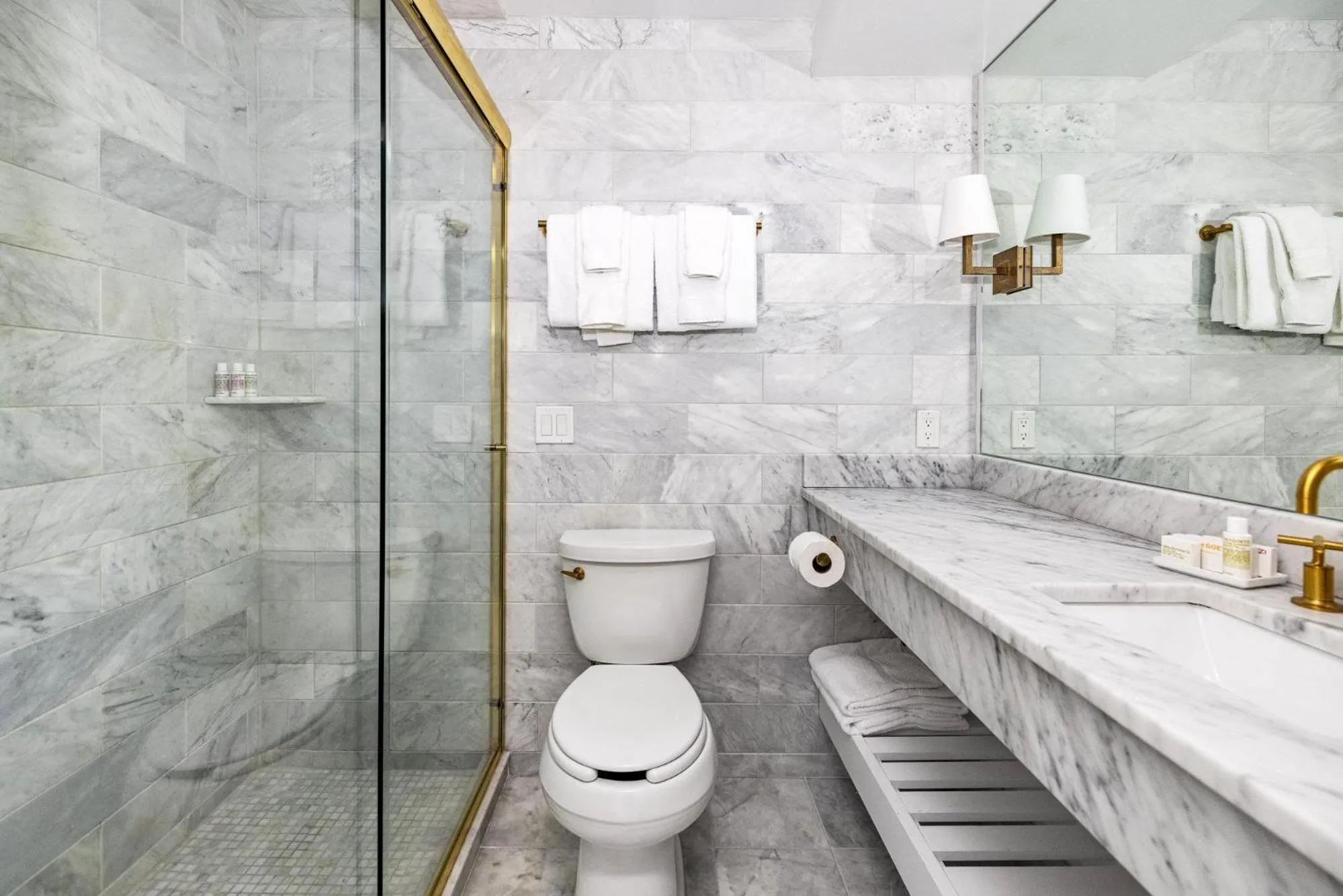 Bathroom in Yachtsman Lodge & Marina