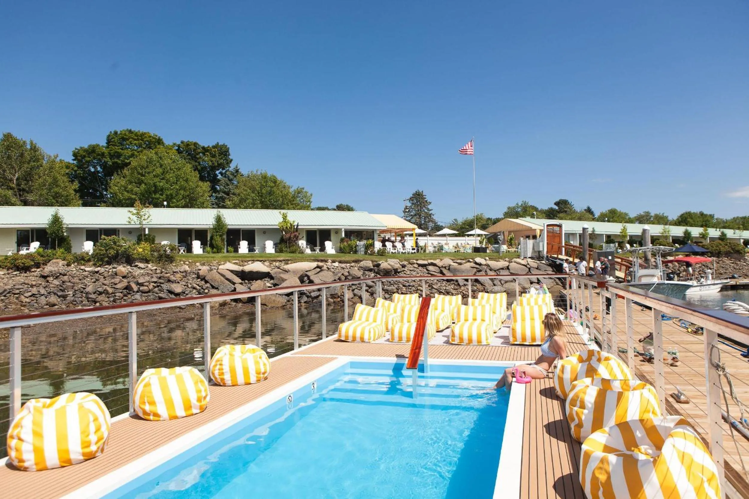Pool view in Yachtsman Lodge & Marina