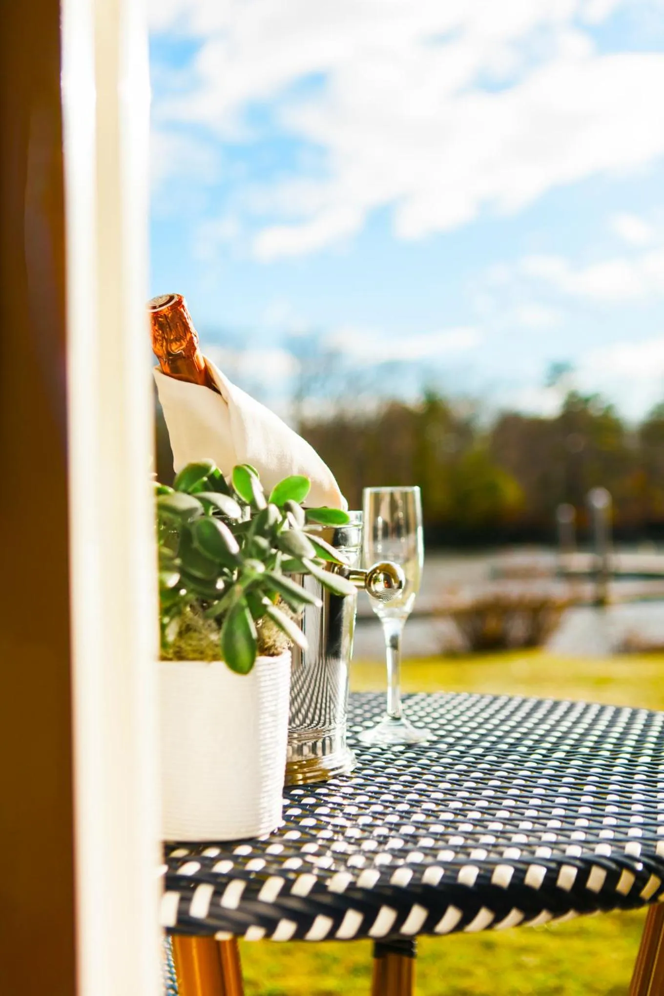 Patio in Yachtsman Lodge & Marina