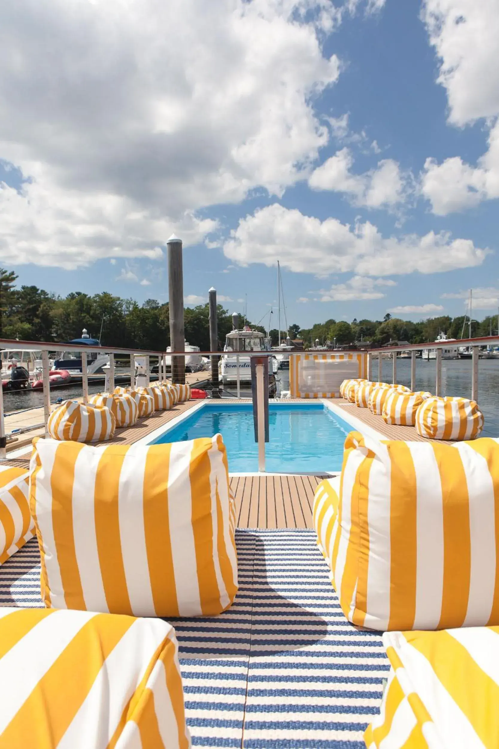 Swimming pool in Yachtsman Lodge & Marina Swimming pool in Yachtsman Lodge & Marina