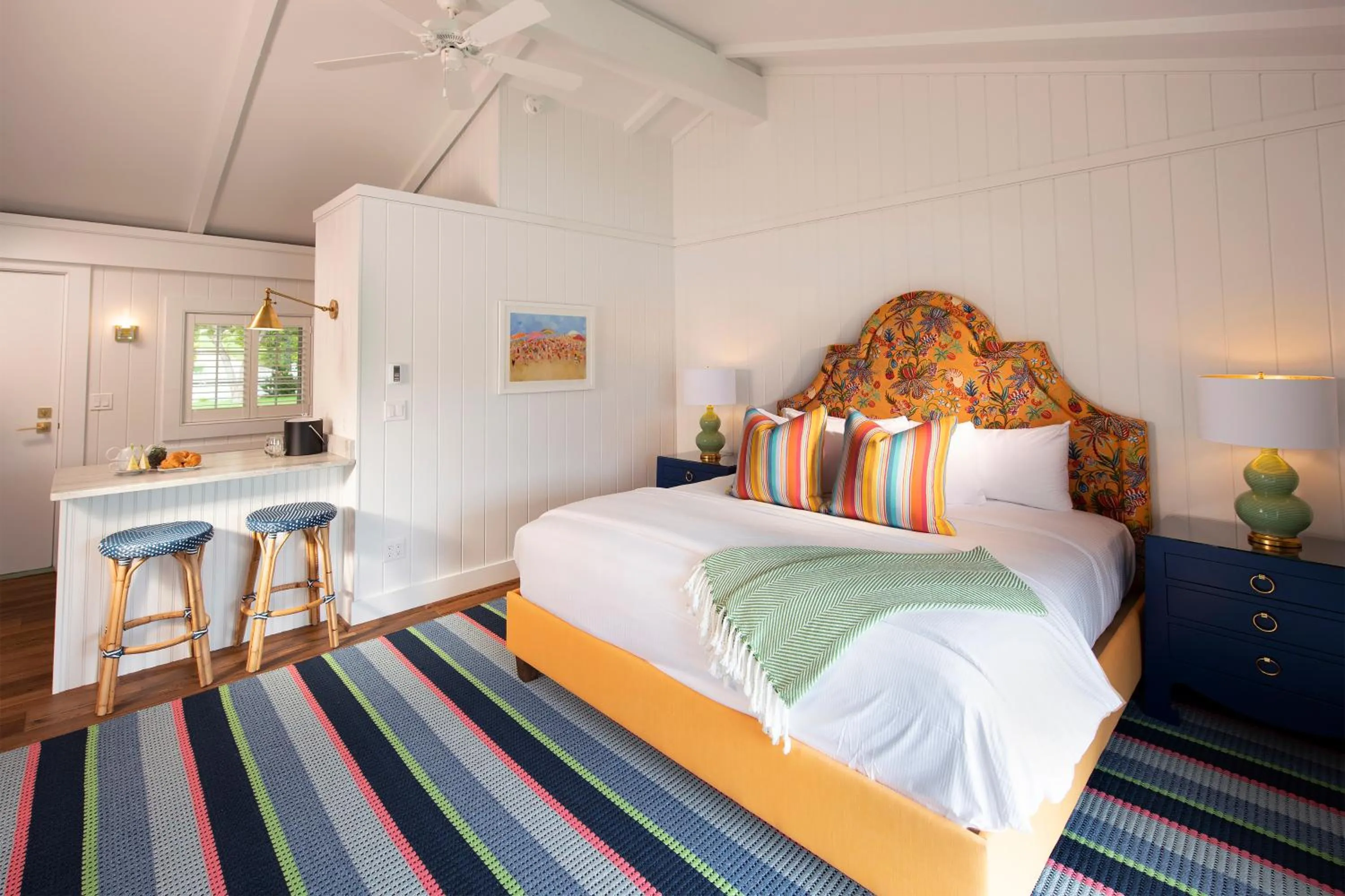 Photo of the whole room, Bed in Yachtsman Lodge & Marina