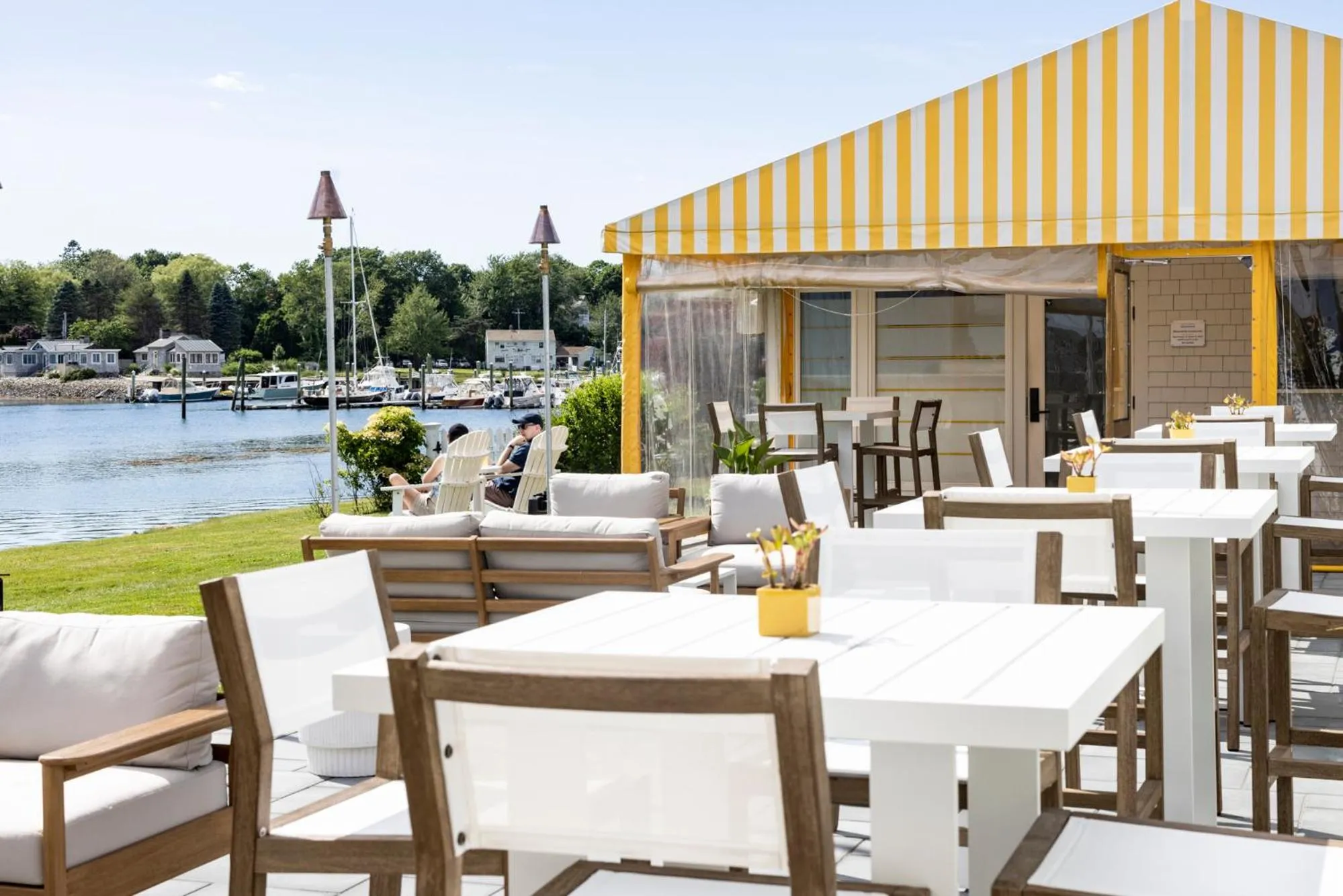 Garden in Yachtsman Lodge & Marina