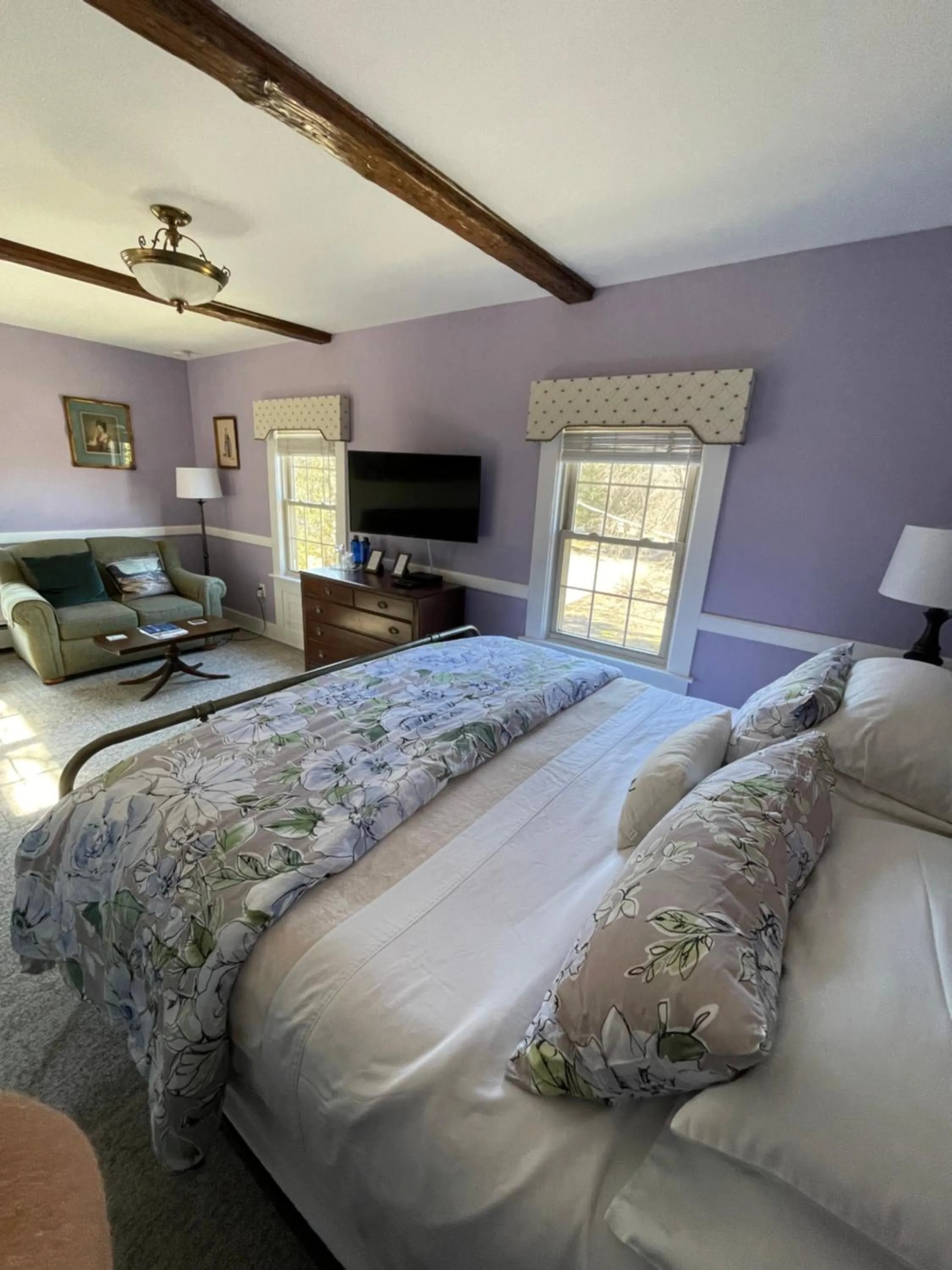 Bed in 1802 House Bed & Breakfast