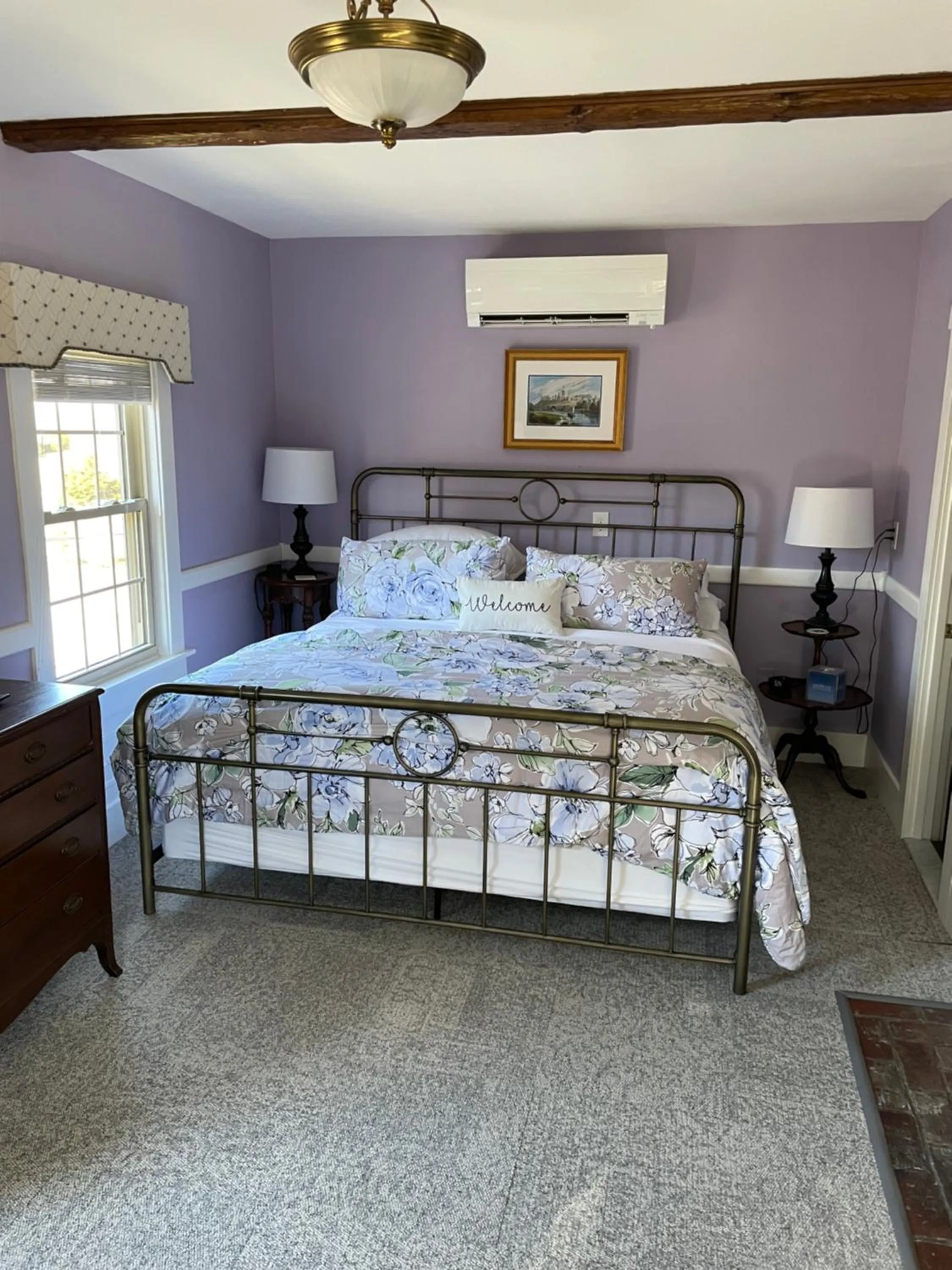 Bed in 1802 House Bed & Breakfast