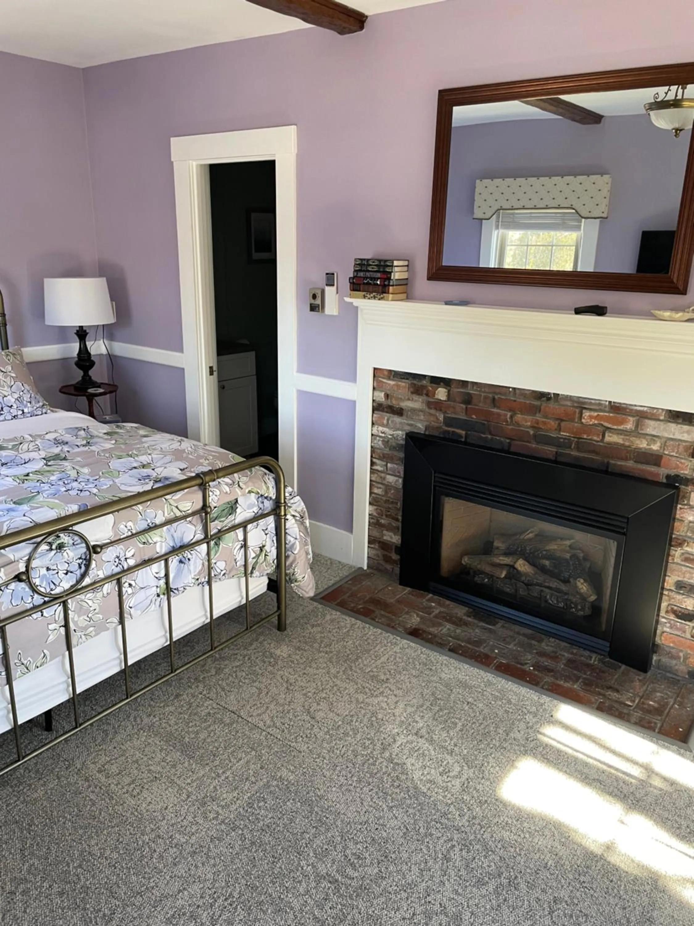 Bed in 1802 House Bed & Breakfast