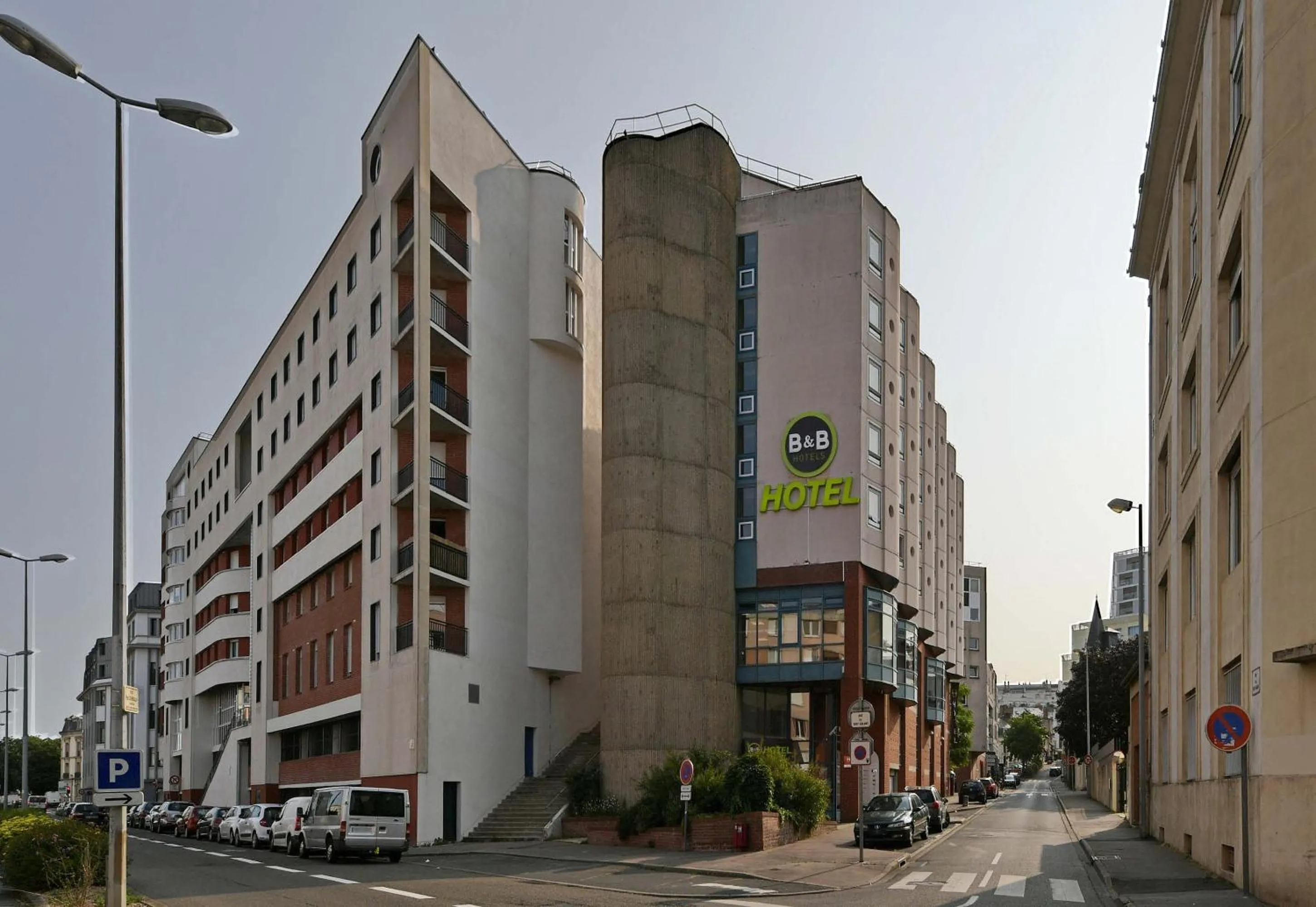 Property building in B&B HOTEL le Mans Centre