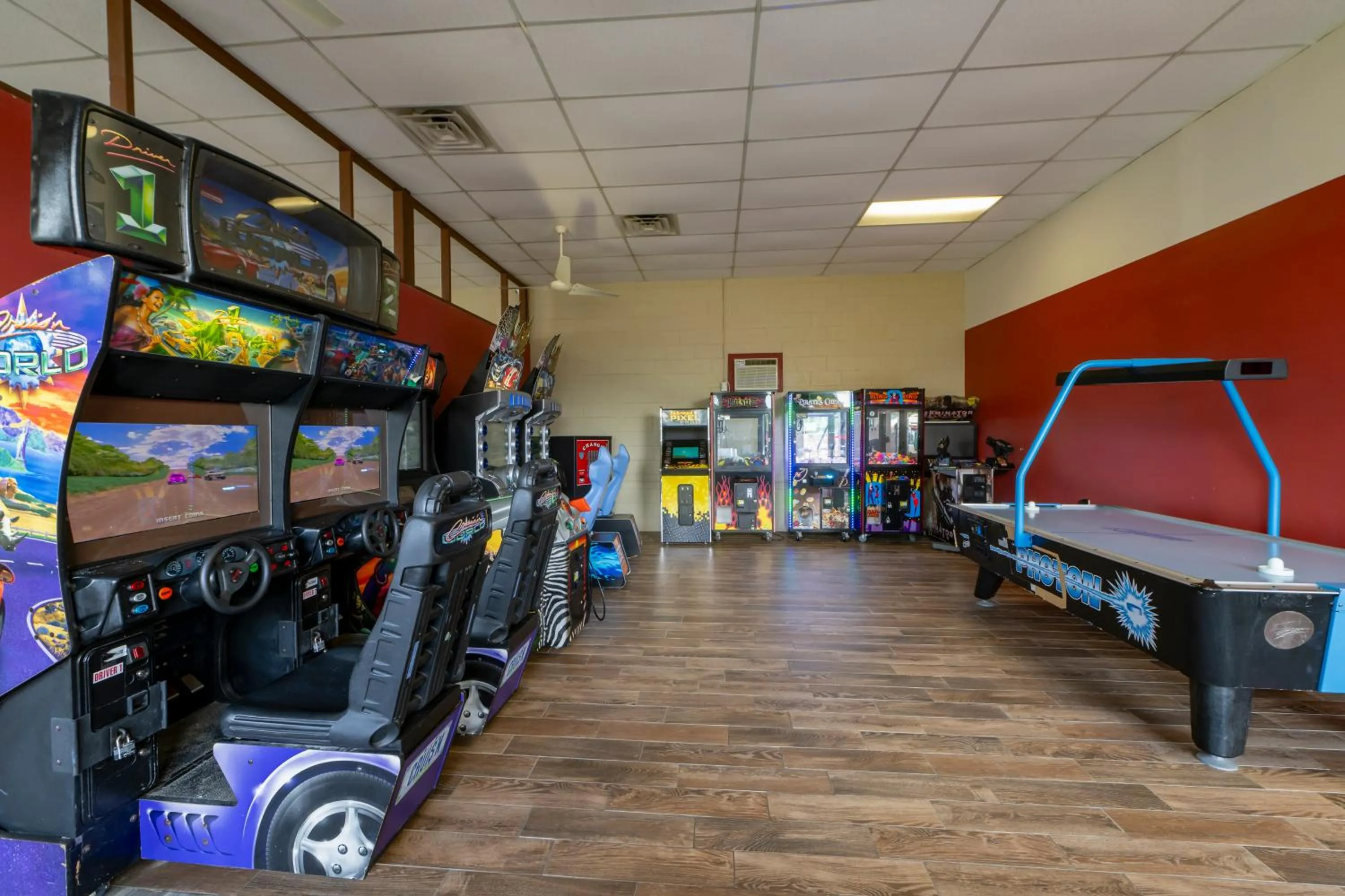 Game Room in Scotty's Lakeside Resort