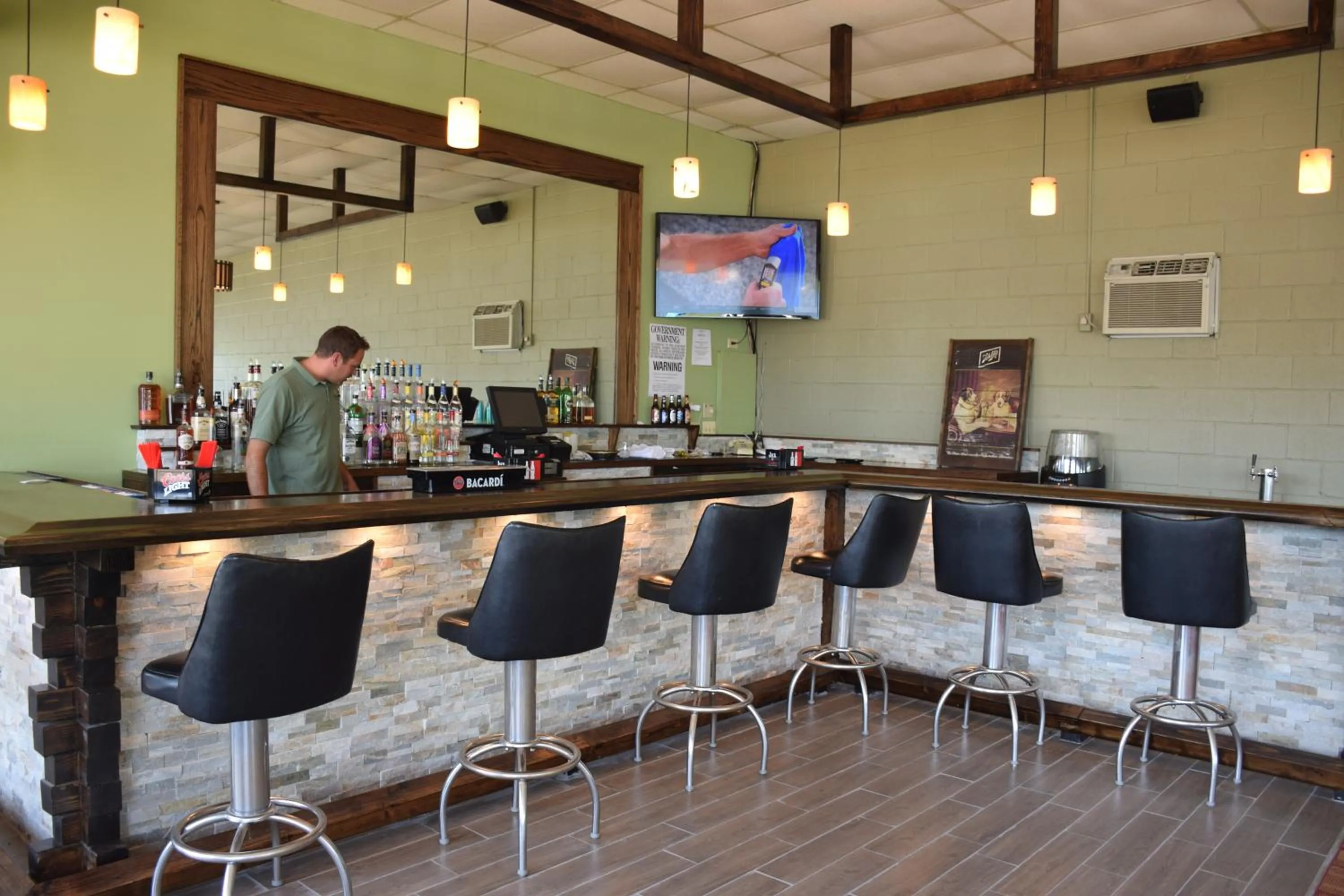 Lounge or bar in Scotty's Lakeside Resort