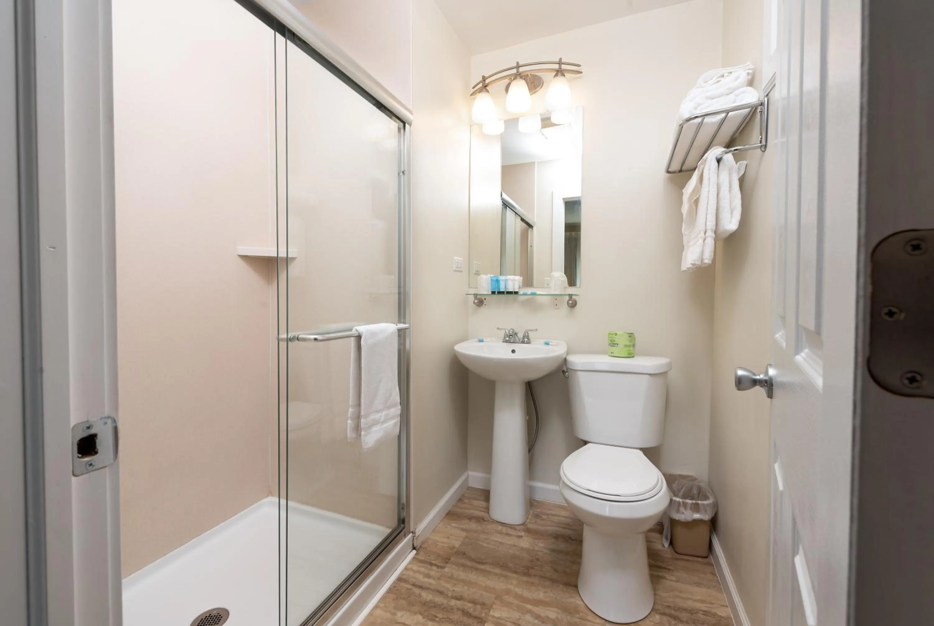 Bathroom in Scotty's Lakeside Resort