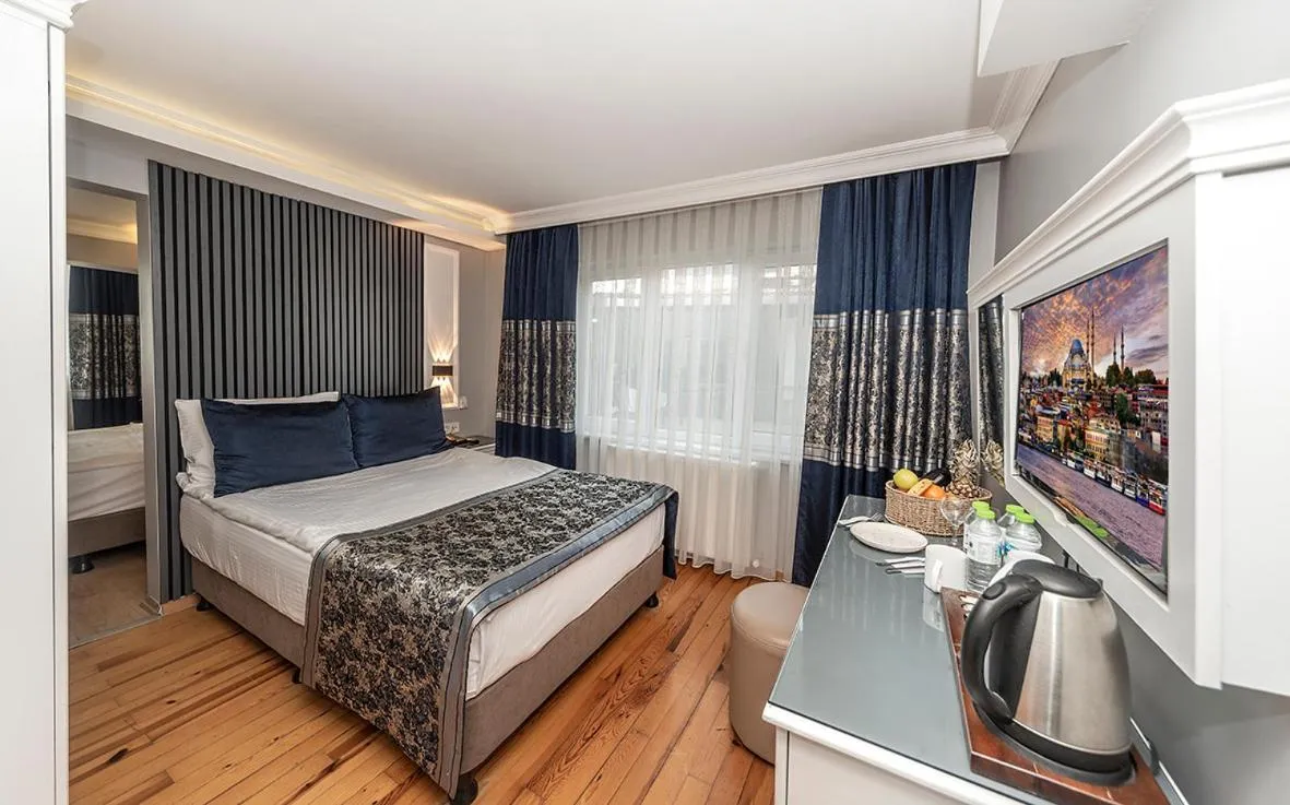 Photo of the whole room, Bed in Beyazit Palace Hotel