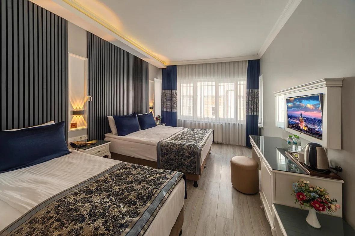 Photo of the whole room, Bed in Beyazit Palace Hotel