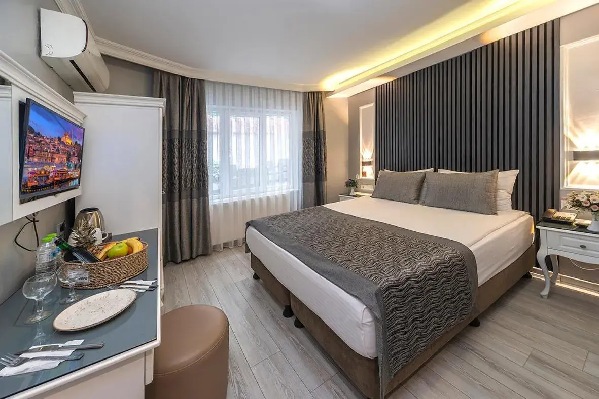 Photo of the whole room, Bed in Beyazit Palace Hotel Photo of the whole room, Bed in Beyazit Palace Hotel