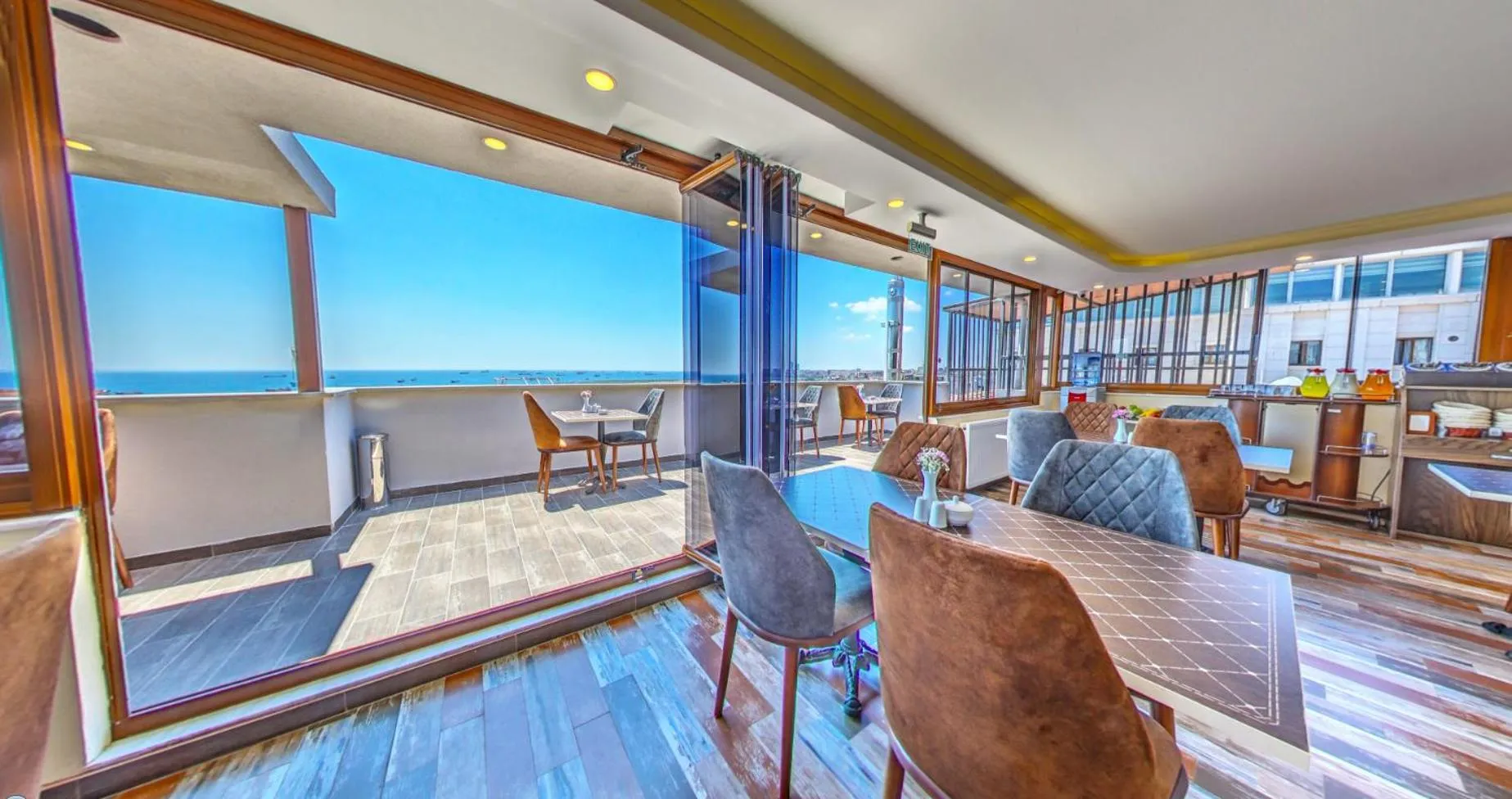 Restaurant/places to eat in Beyazit Palace Hotel