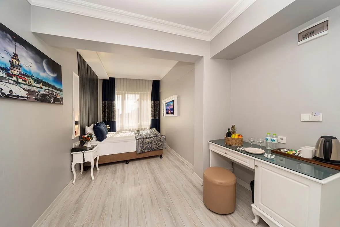 Photo of the whole room, Bed in Beyazit Palace Hotel