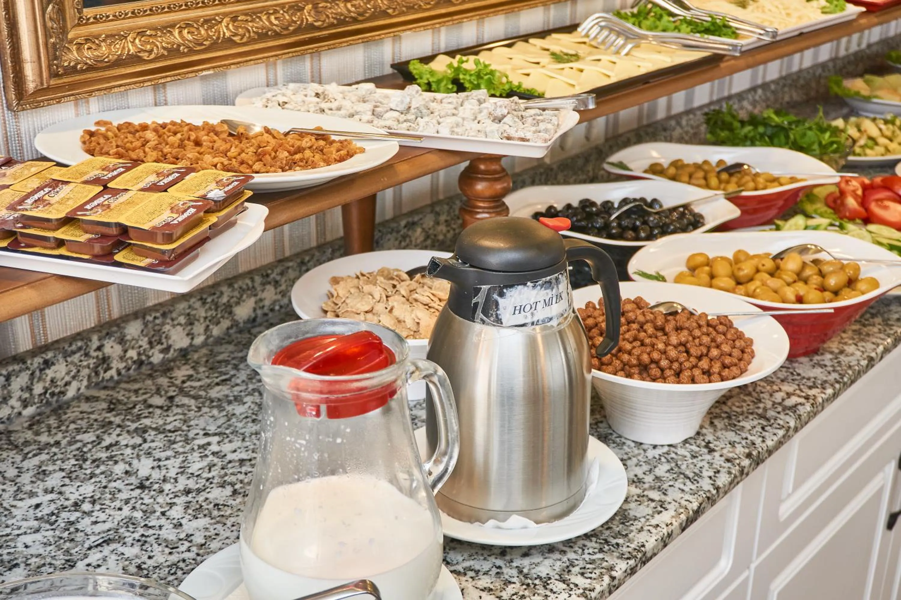 Buffet breakfast in Beyazit Palace Hotel