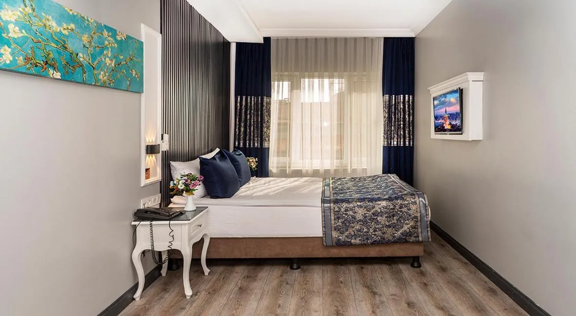 Photo of the whole room, Bed in Beyazit Palace Hotel