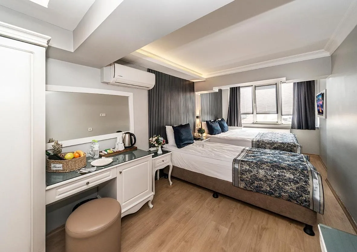 Photo of the whole room, Bed in Beyazit Palace Hotel