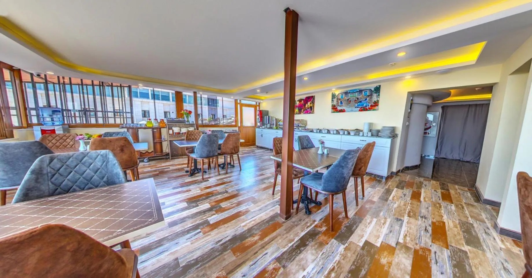 Restaurant/places to eat in Beyazit Palace Hotel