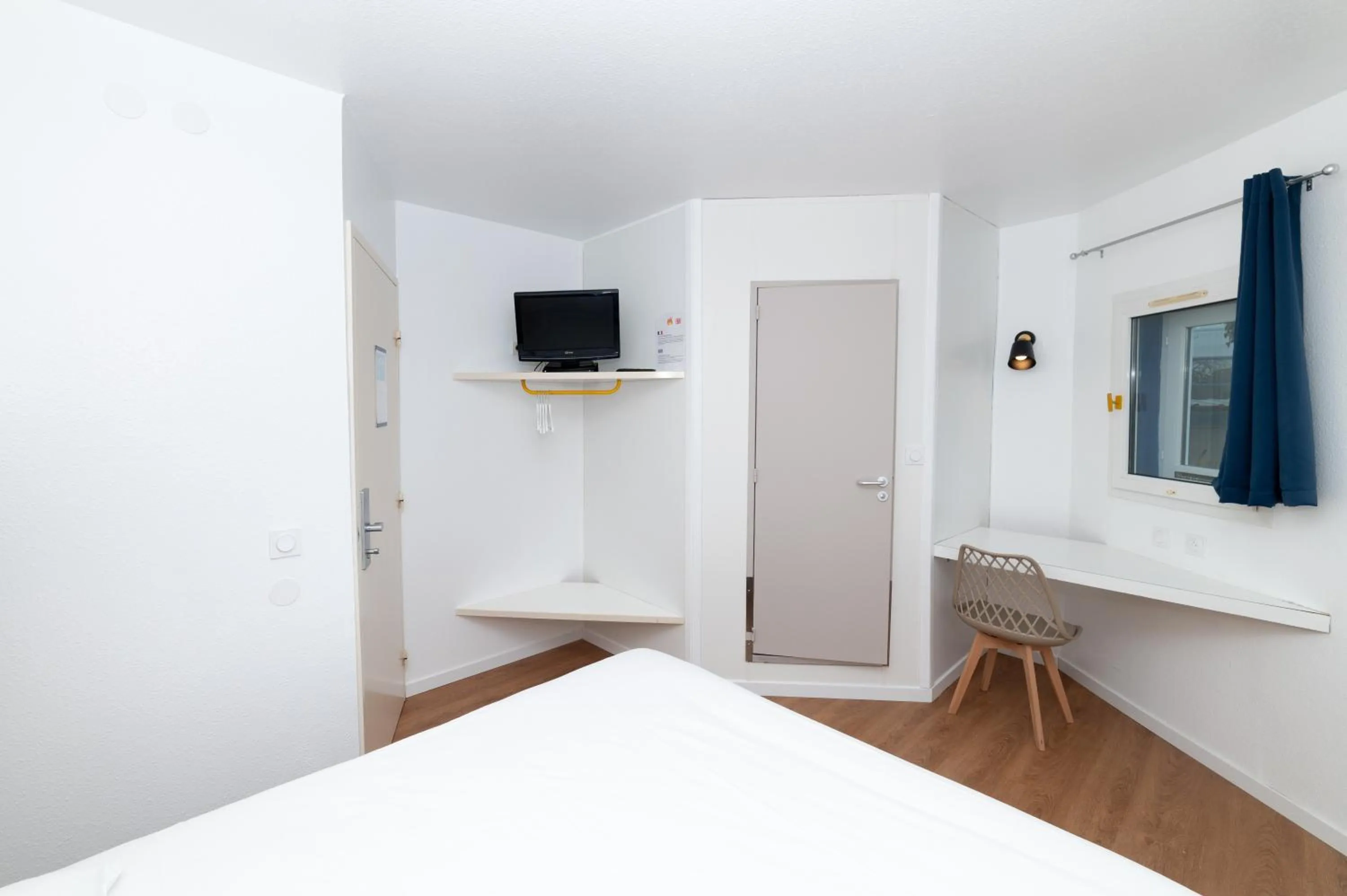 Bedroom, Bed in Kyriad Direct Macon Sud