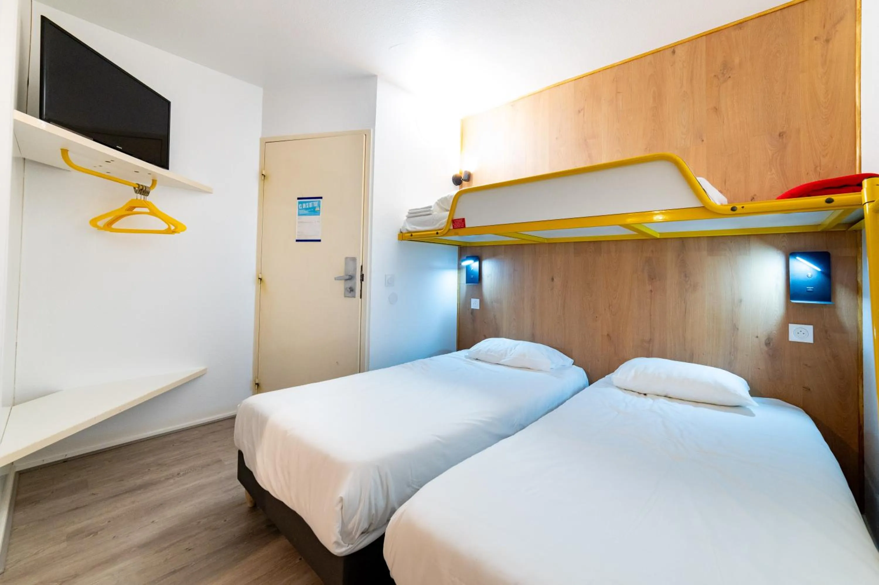 Bed in Kyriad Direct Macon Sud