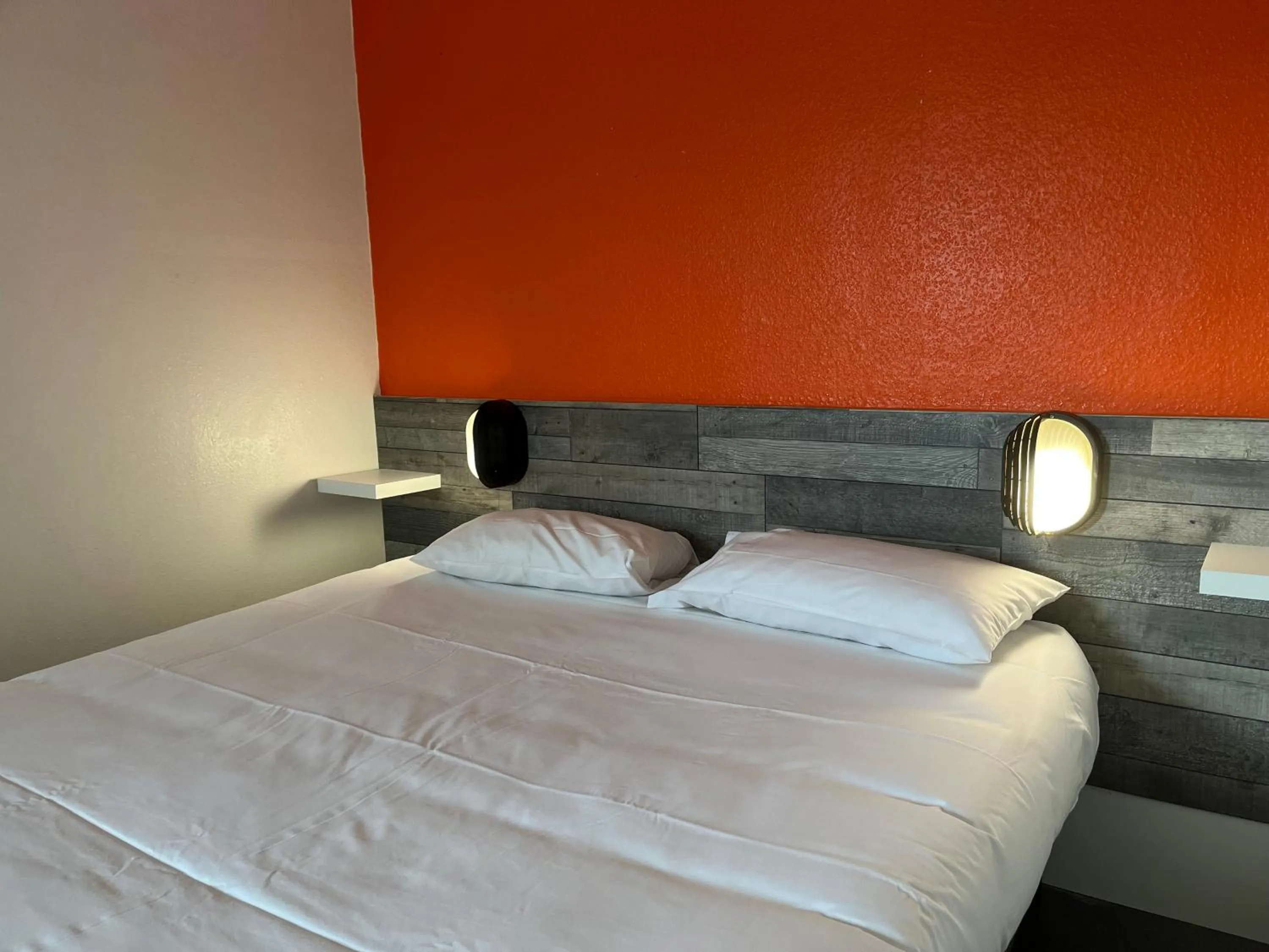 Bed in Kyriad Direct Macon Sud