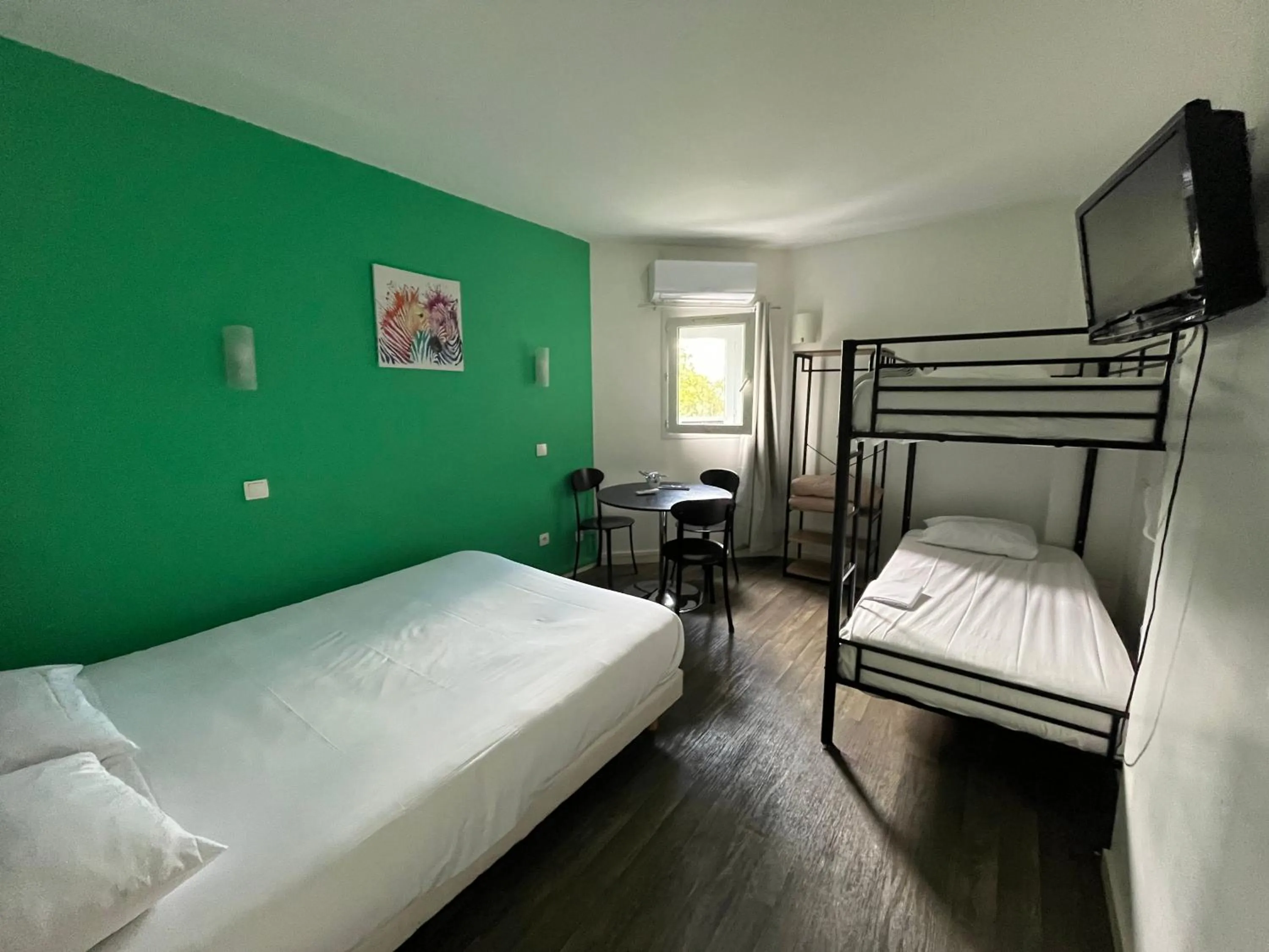 Photo of the whole room, Bed in Kyriad Direct Macon Sud