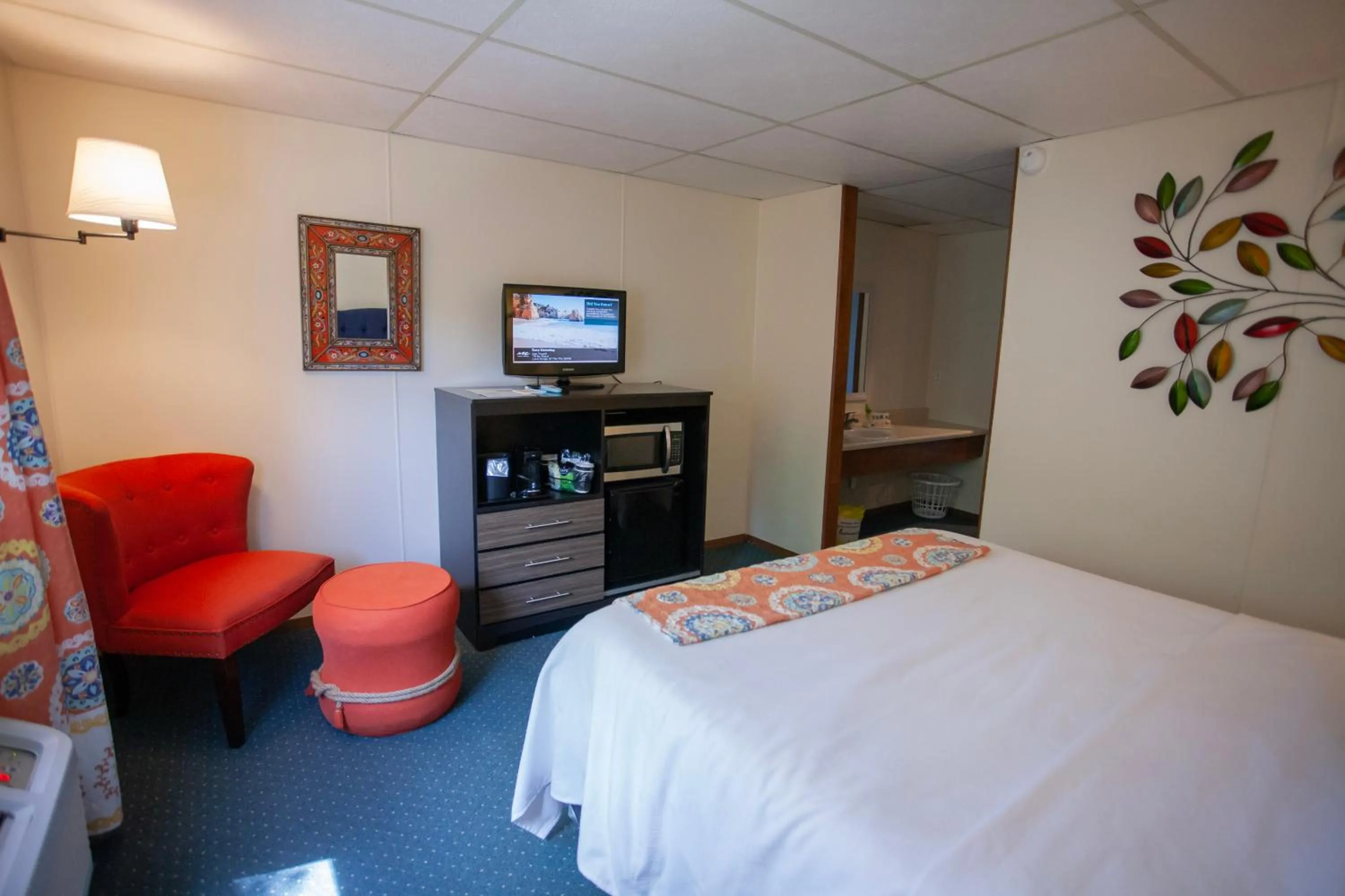 Photo of the whole room, Bed in Bavarian Inn, Black Hills