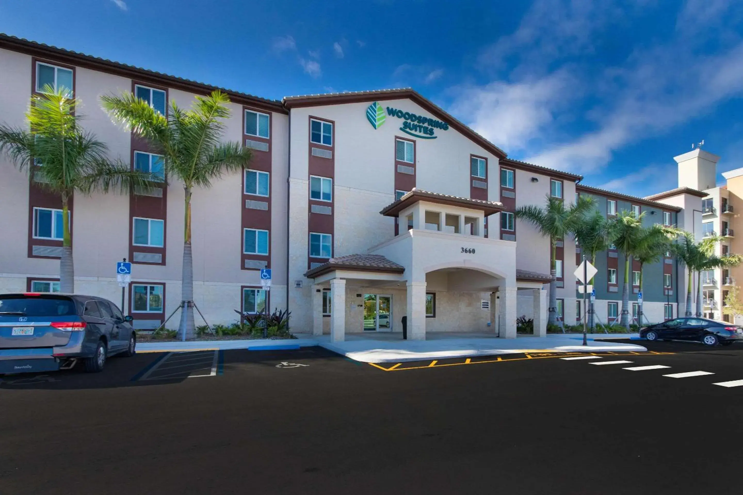 Property building in WoodSpring Suites Miramar Property building in WoodSpring Suites Miramar