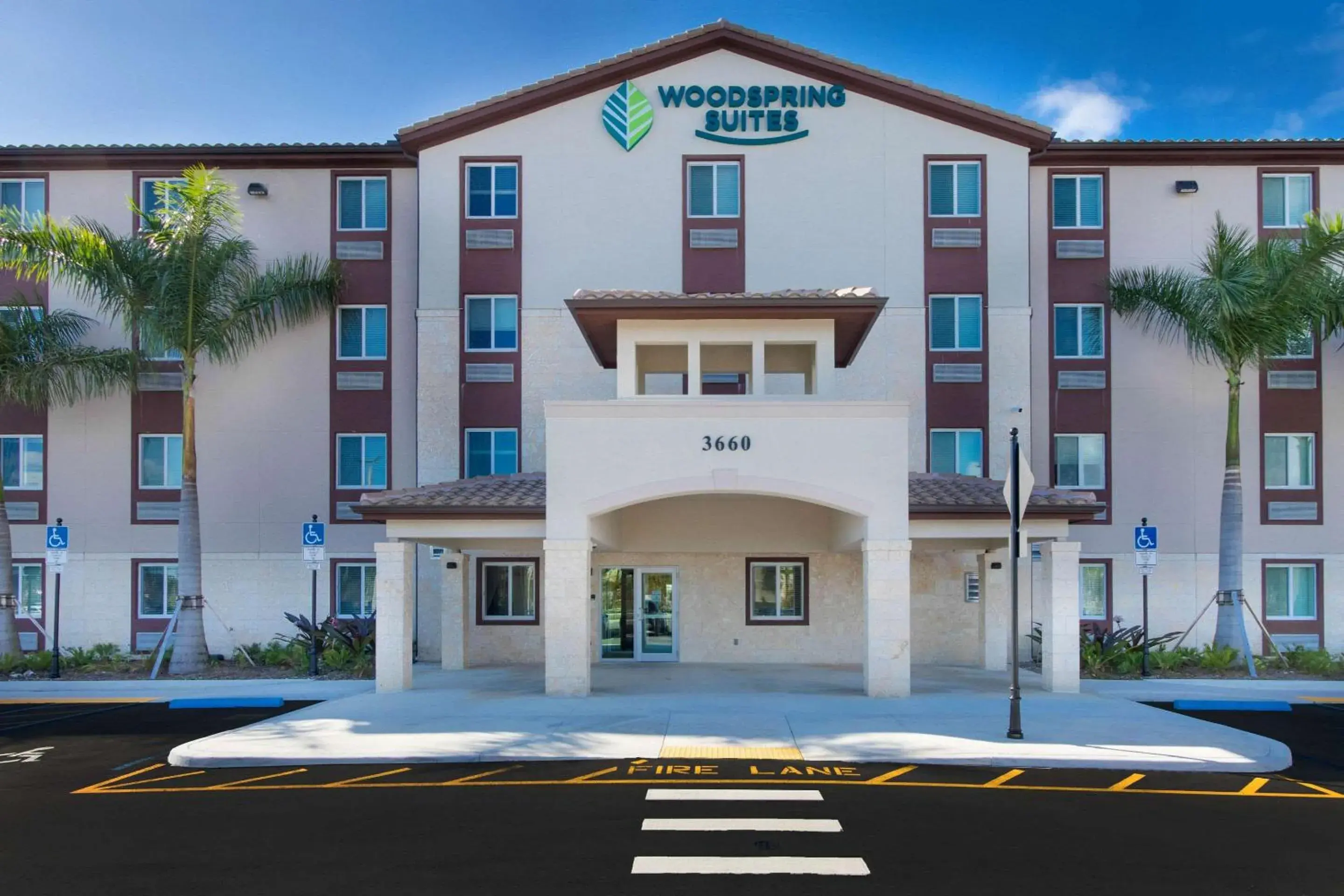 Property building in WoodSpring Suites Miramar Property building in WoodSpring Suites Miramar