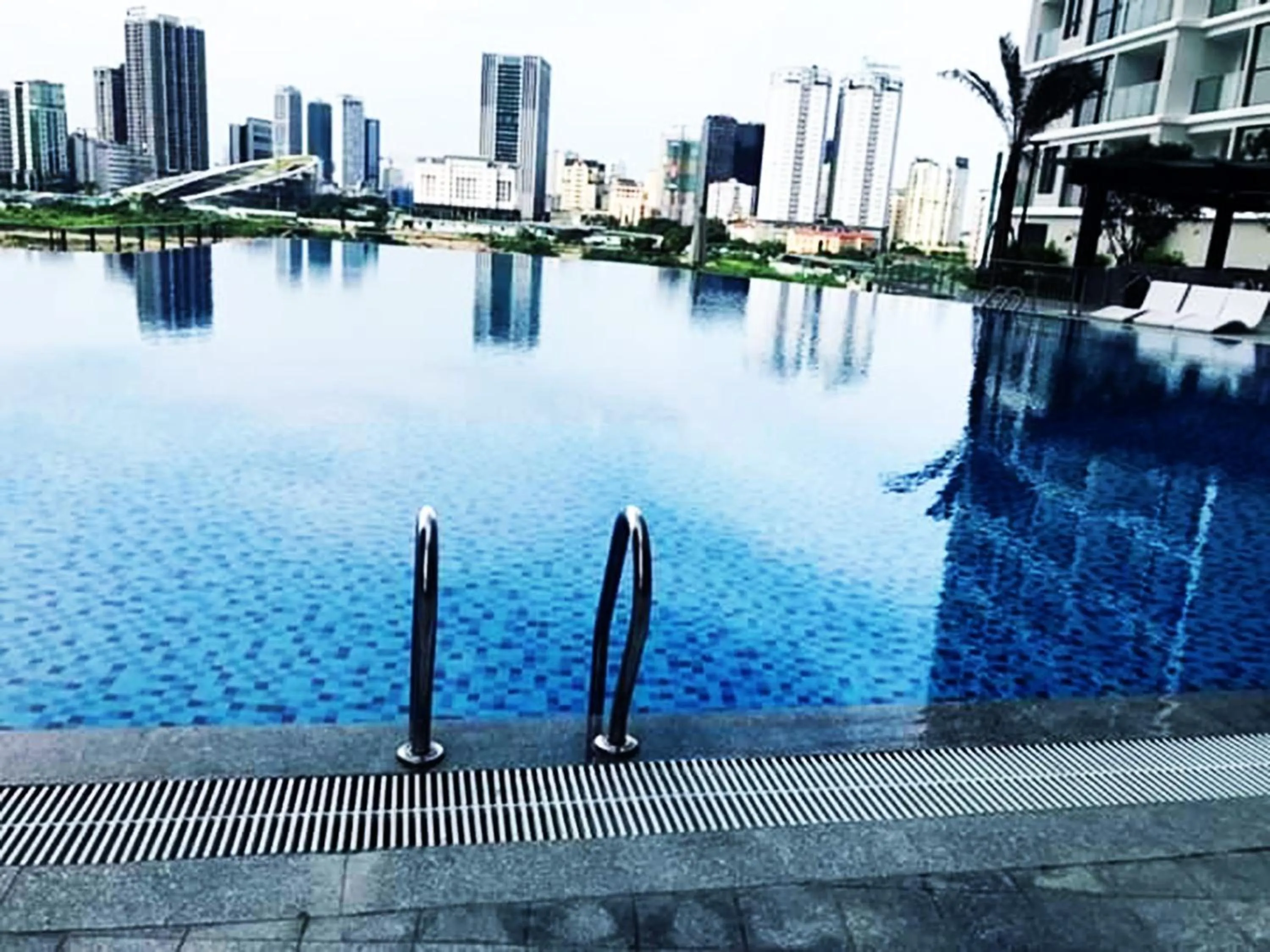 Swimming pool in Luxury Apartment Vinhomes Skylake