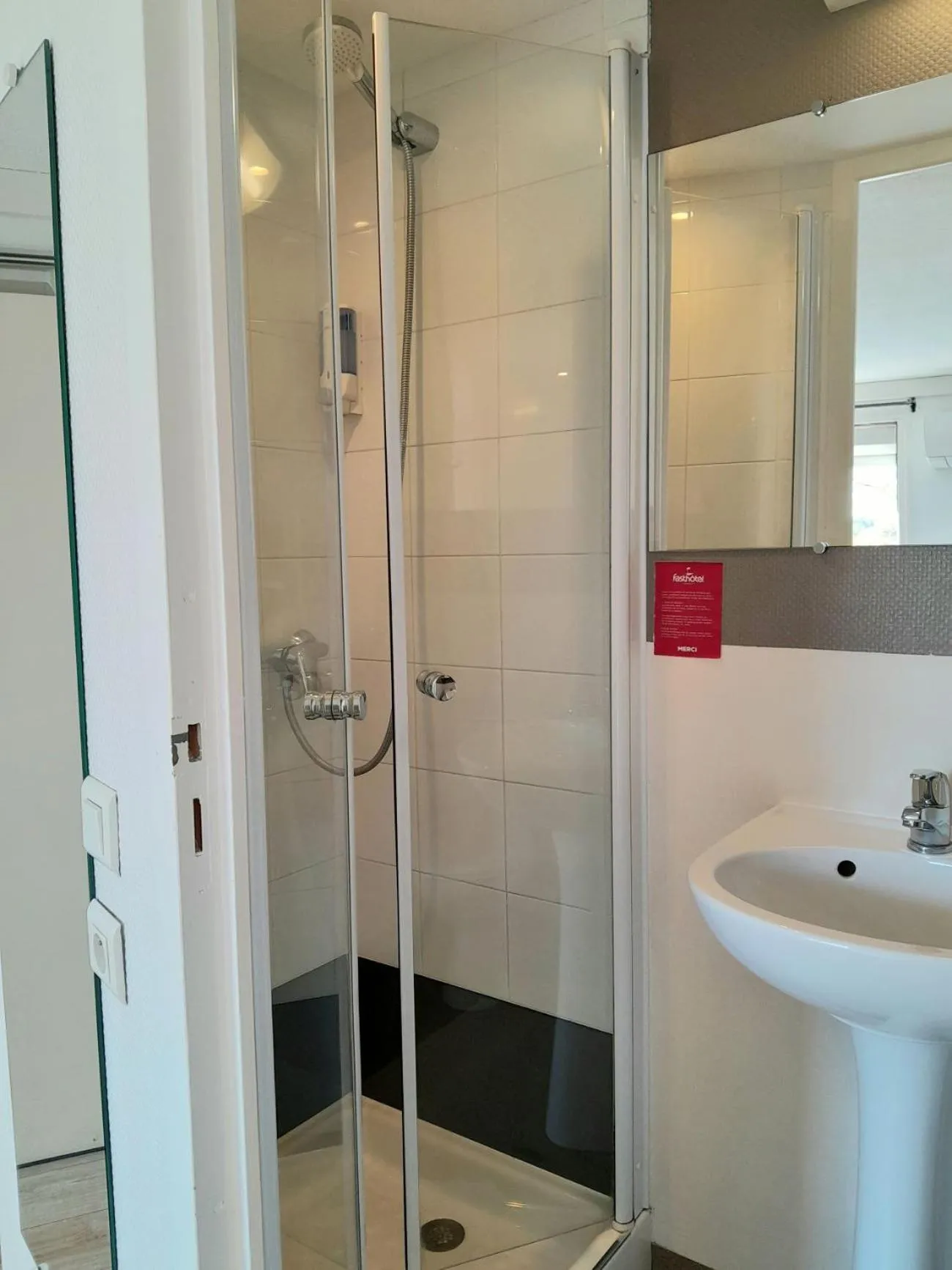 Shower in Fasthotel Narbonne